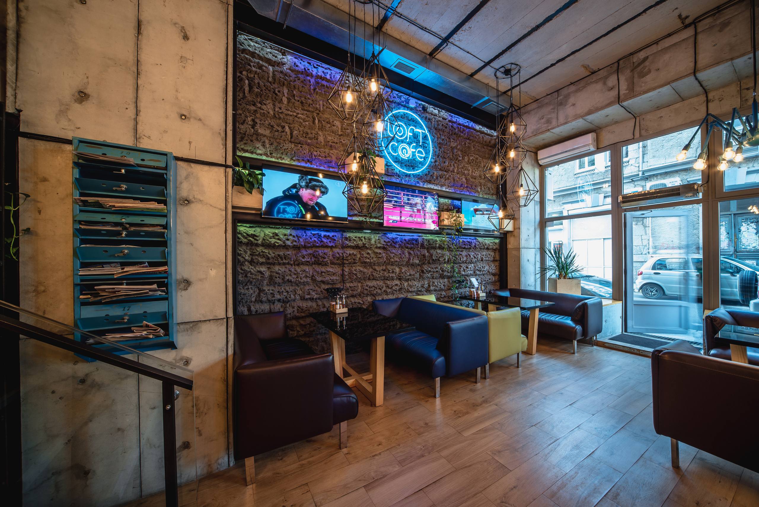 Съемка для портфолио дизайн-бюро ATMOSFERA - кафе "LOFT" в Ялте. Фотограф интерьеров Фотосъемка рекламы в Ялте и по Крыму