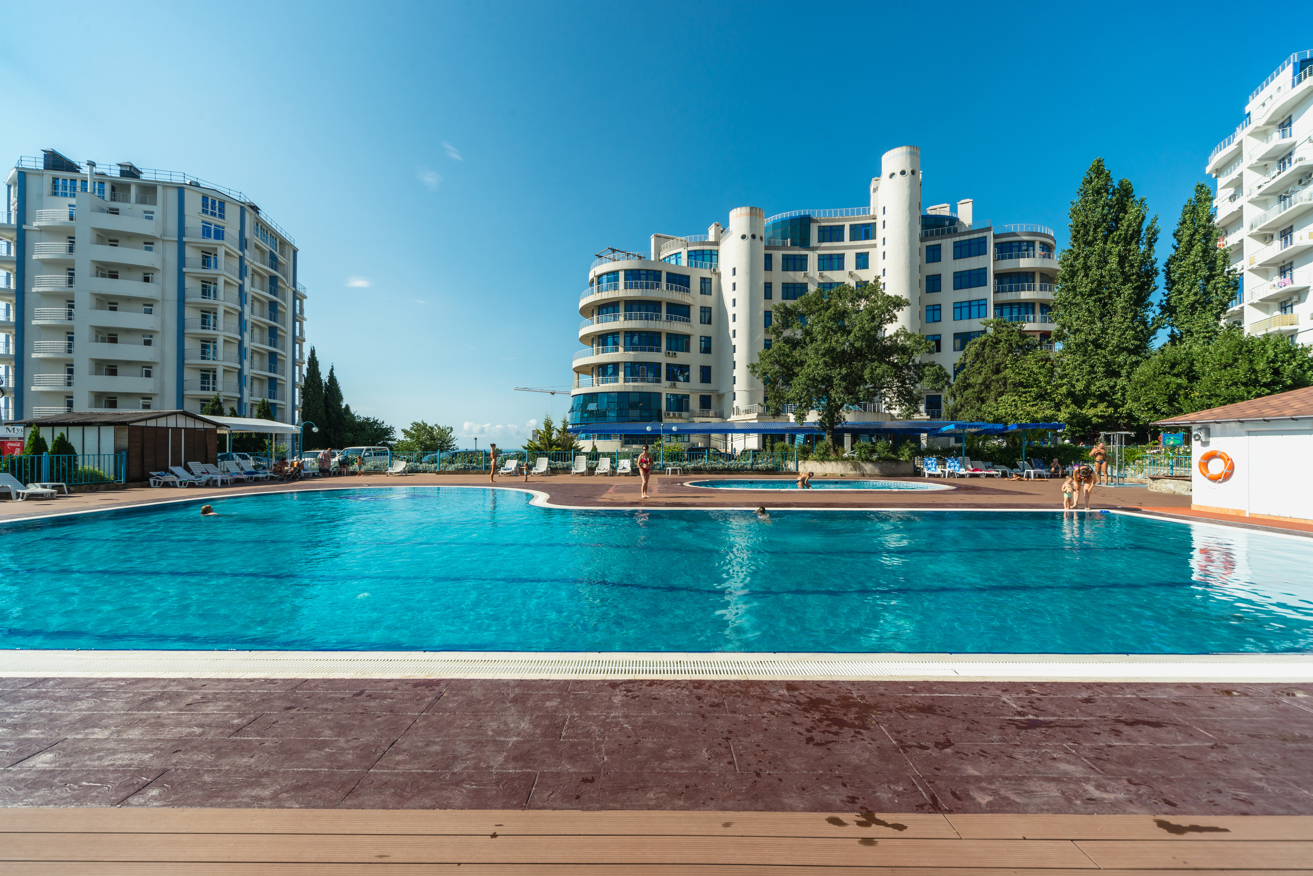 Фотосессия корпусов и территории жилого комплекса "Ришелье Шато" в Гурзуфе. Фотограф интерьеров Фотосъемка рекламы в Ялте и по Крыму