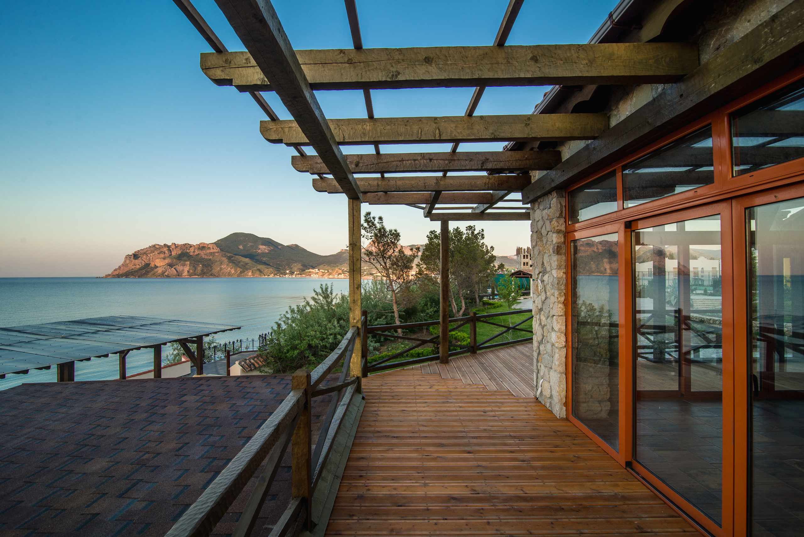 Фотосъемка дома в средиземноморском стиле у моря в Коктебеле. Фотограф интерьеров Фотосъемка рекламы в Ялте и по Крыму