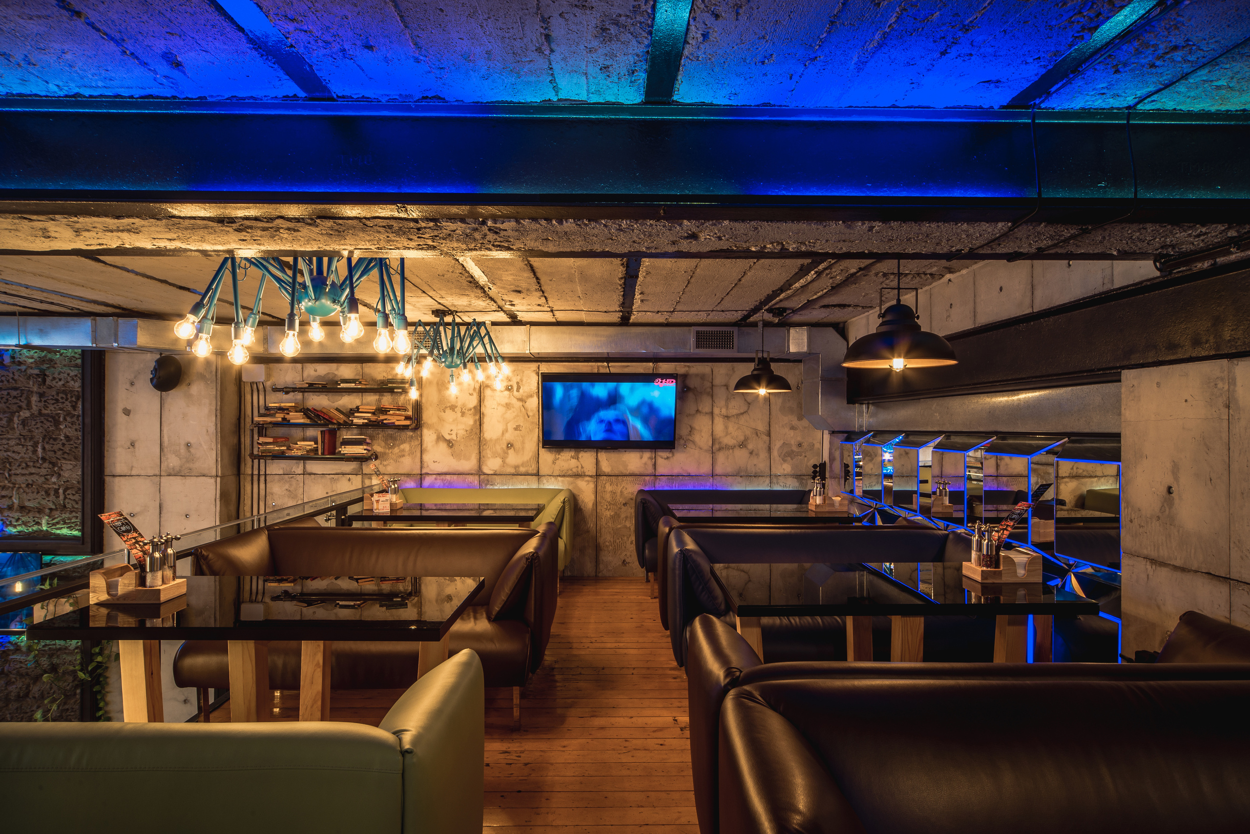 Съемка для портфолио дизайн-бюро ATMOSFERA - кафе "LOFT" в Ялте. Фотограф интерьеров Фотосъемка рекламы в Ялте и по Крыму