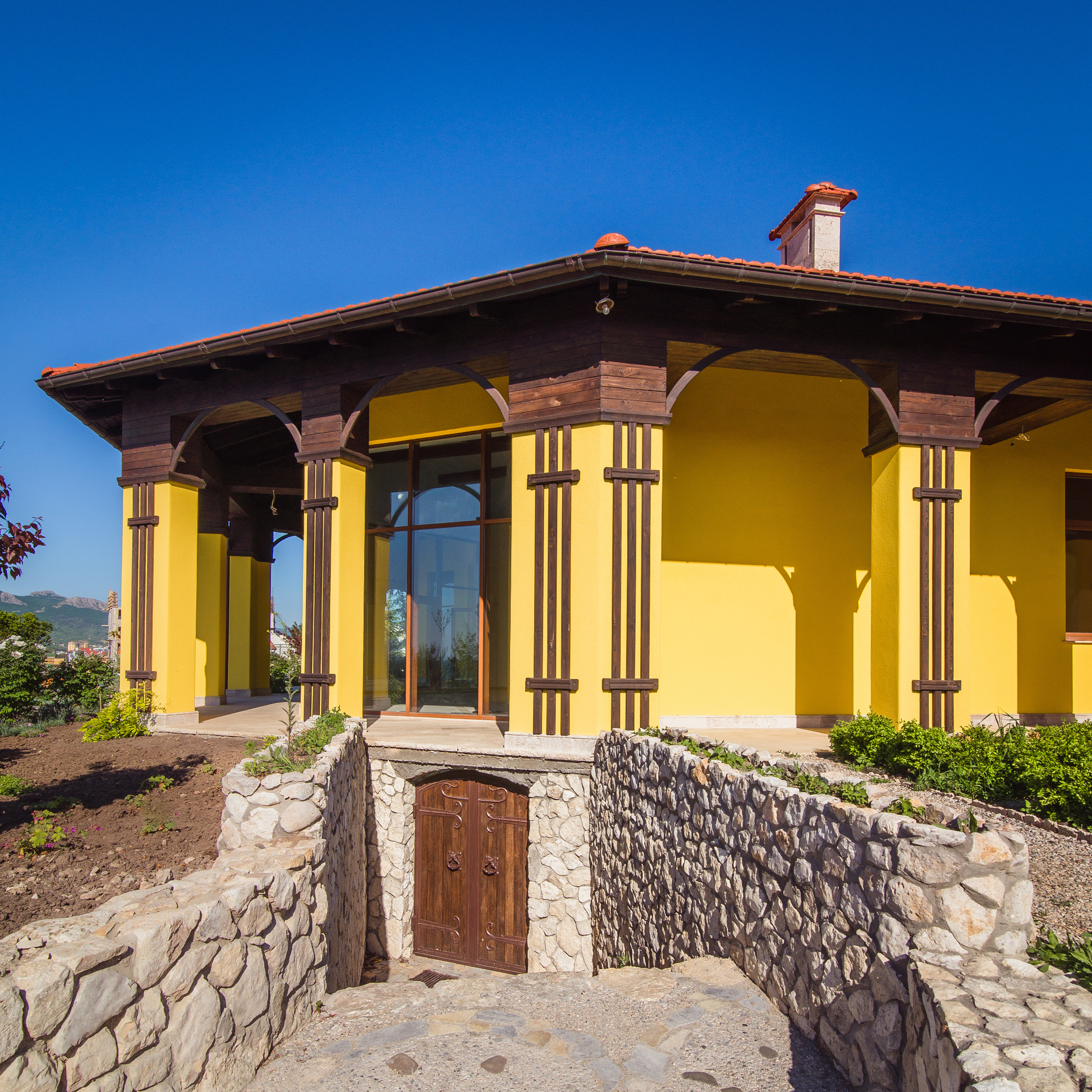 Фотосъемка дома в средиземноморском стиле у моря в Коктебеле. Фотограф интерьеров Фотосъемка рекламы в Ялте и по Крыму