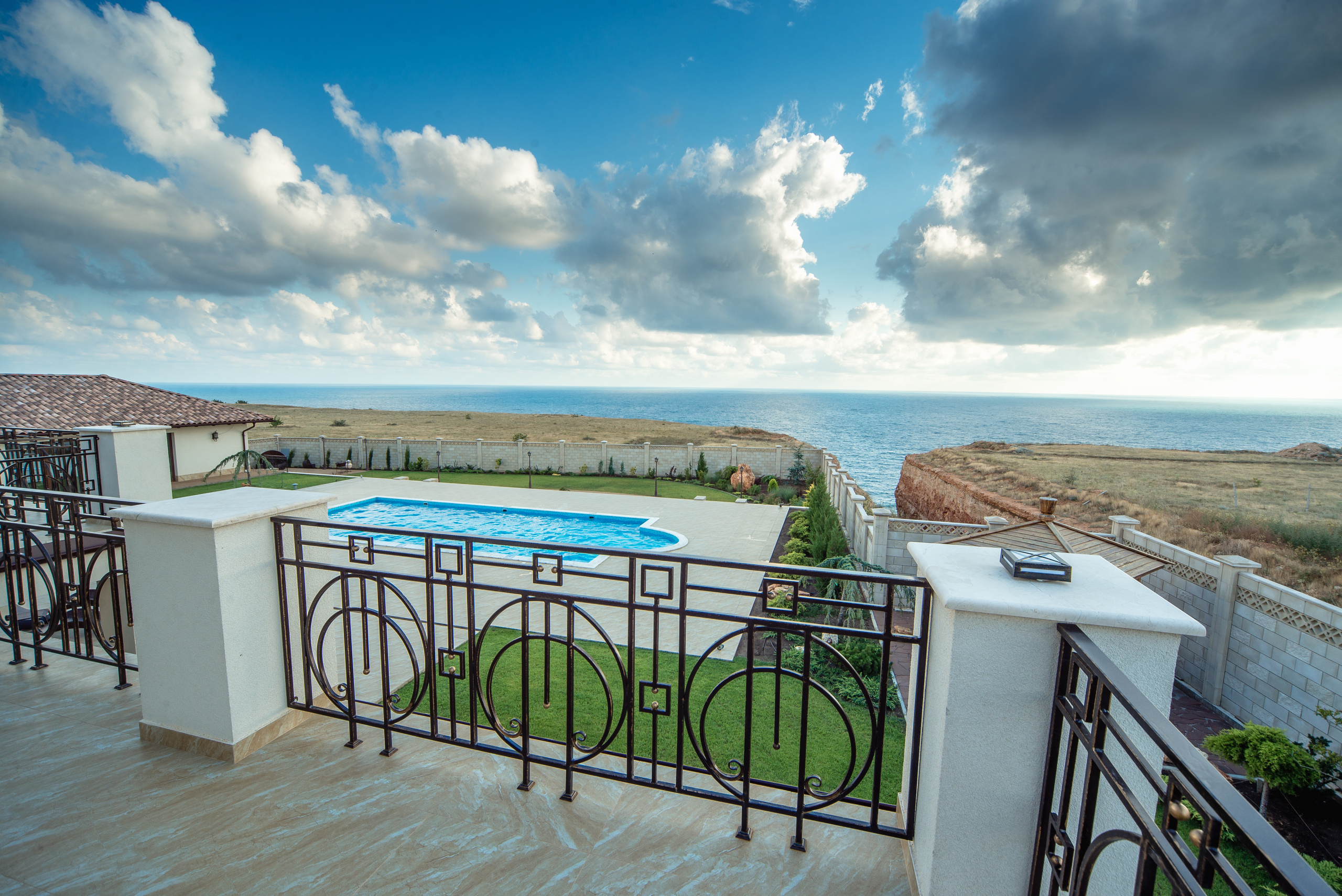 Фотосъемка дома для продажи на берегу моря г. Севастополь, мыс Фиолент. Фотограф интерьеров Фотосъемка рекламы в Ялте и по Крыму