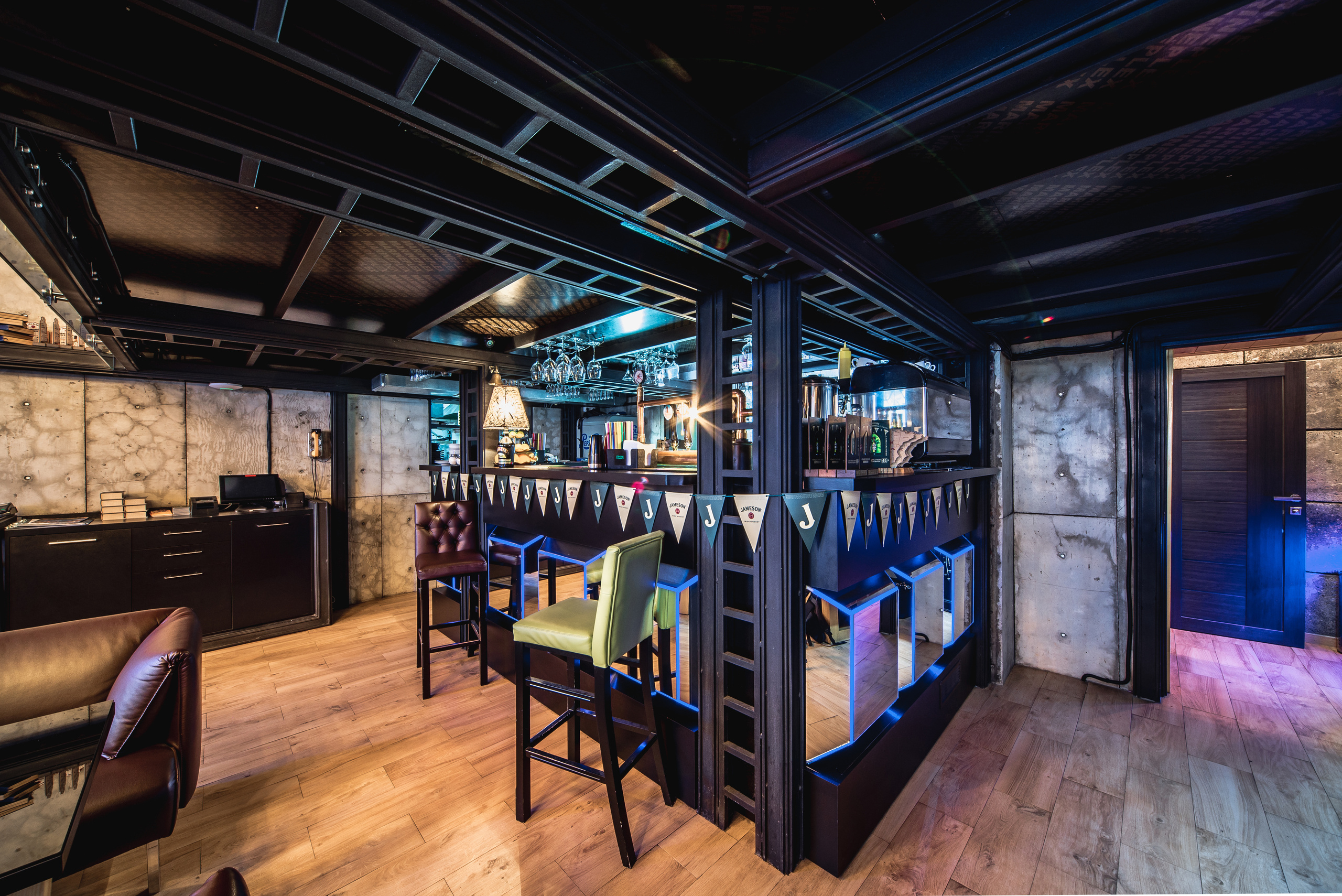 Съемка для портфолио дизайн-бюро ATMOSFERA - кафе "LOFT" в Ялте. Фотограф интерьеров Фотосъемка рекламы в Ялте и по Крыму