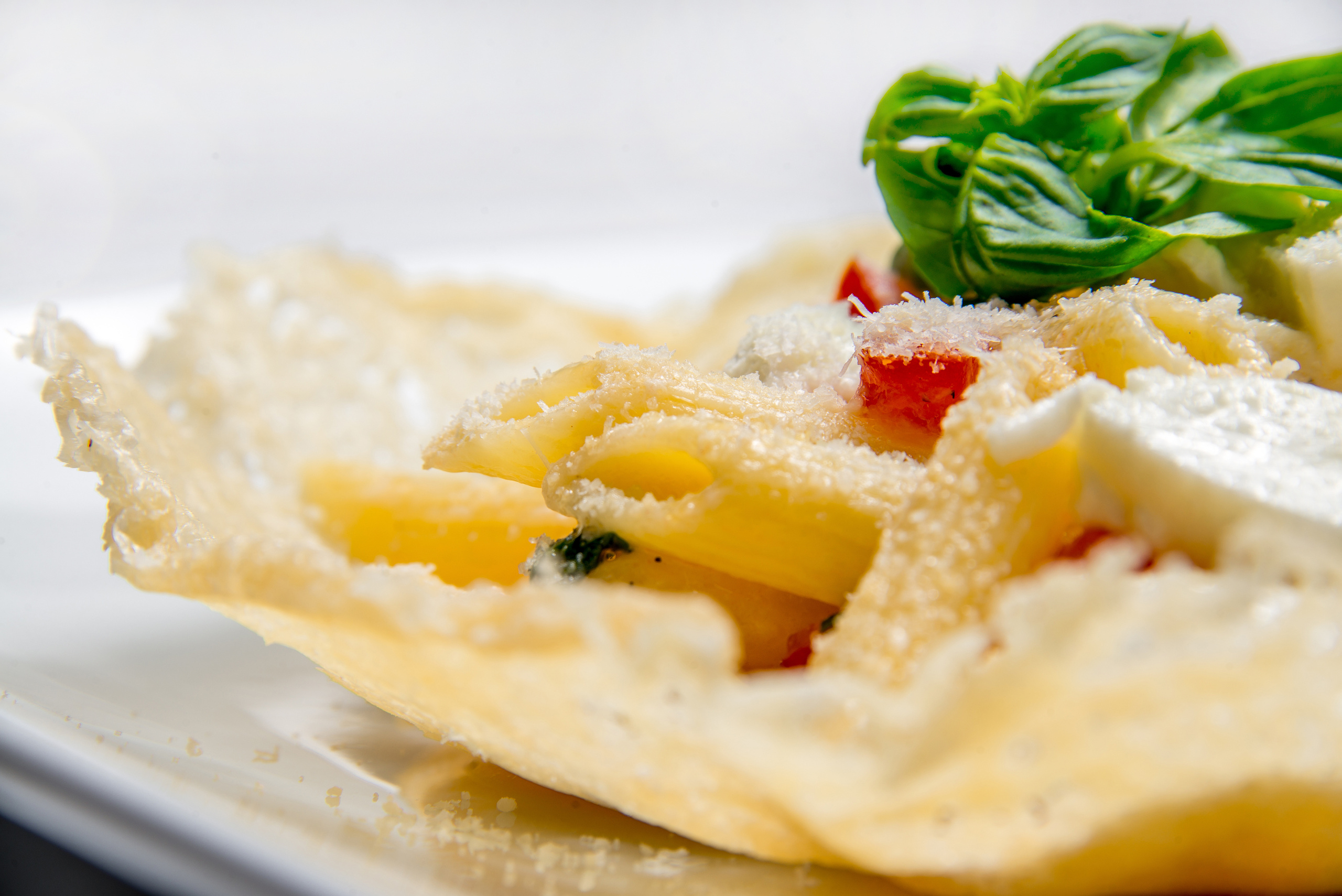 Фотосъемка осовных блюд на белом фоне для меню и сайта ресторана "Tre Gioje". Фотограф интерьеров Фотосъемка рекламы в Ялте и по Крыму