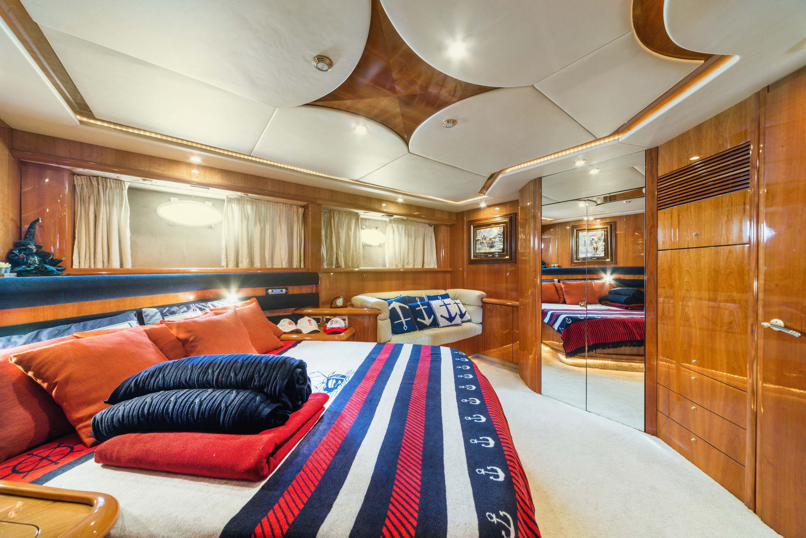 Фотосъемка яхты для рекламного буклета и сайта. Фотограф интерьеров Фотосъемка рекламы в Ялте и по Крыму