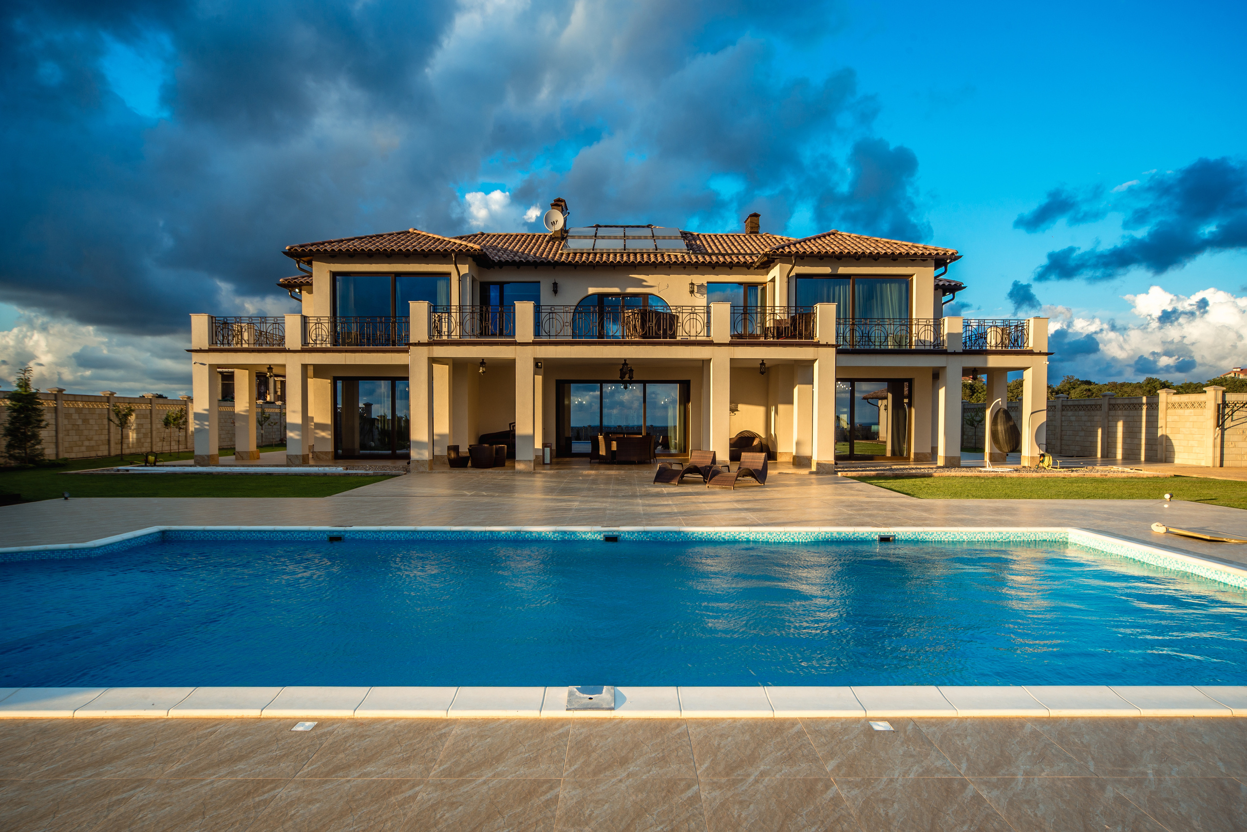 Фотосъемка дома для продажи на берегу моря г. Севастополь, мыс Фиолент. Фотограф интерьеров Фотосъемка рекламы в Ялте и по Крыму