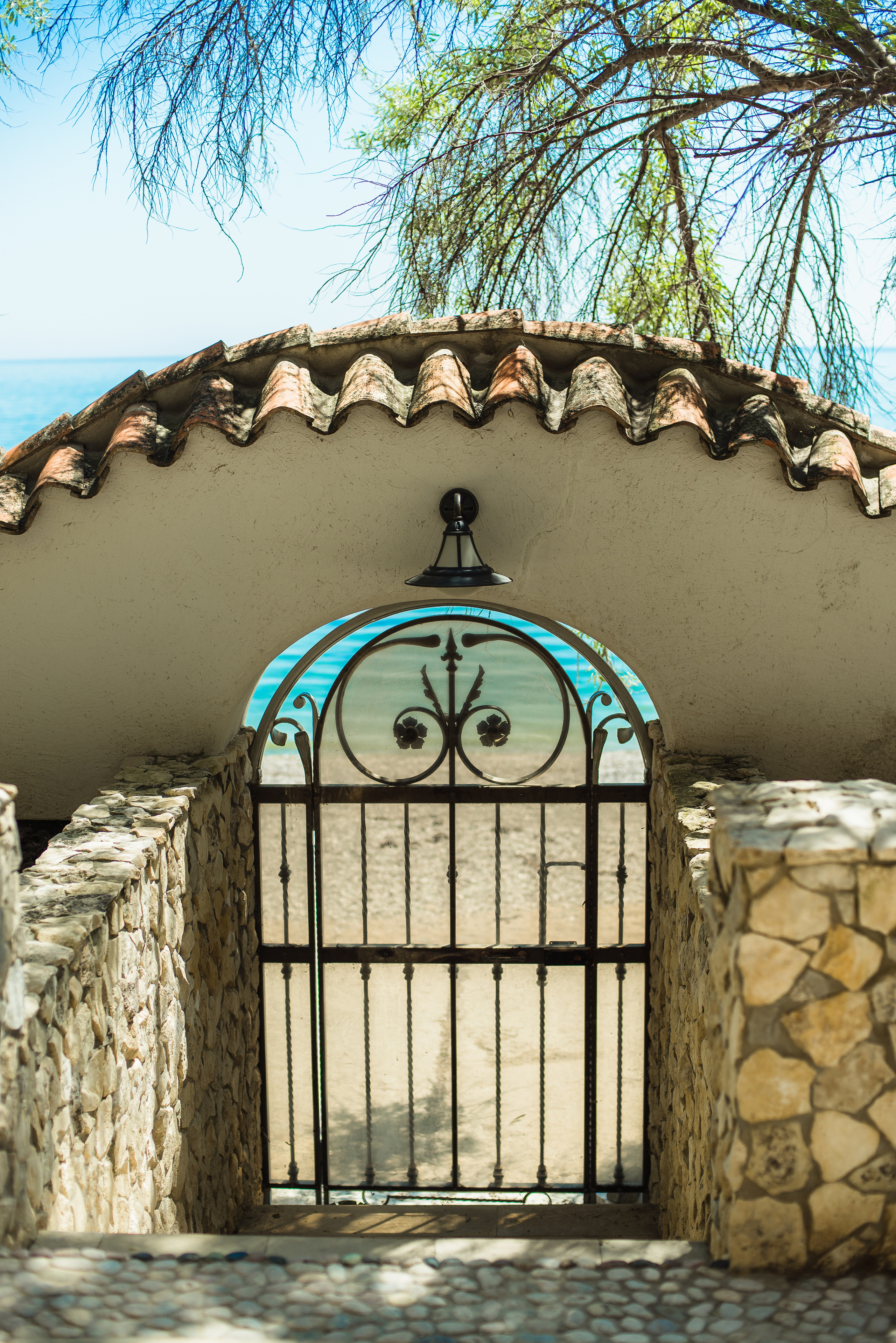 Фотосъемка дома в средиземноморском стиле у моря в Коктебеле. Фотограф интерьеров Фотосъемка рекламы в Ялте и по Крыму