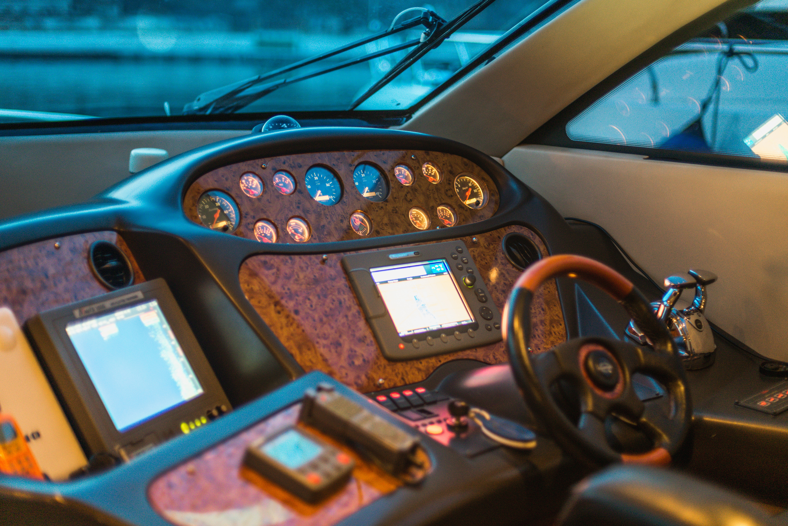 Фотосъемка яхты для рекламного буклета и сайта. Фотограф интерьеров Фотосъемка рекламы в Ялте и по Крыму