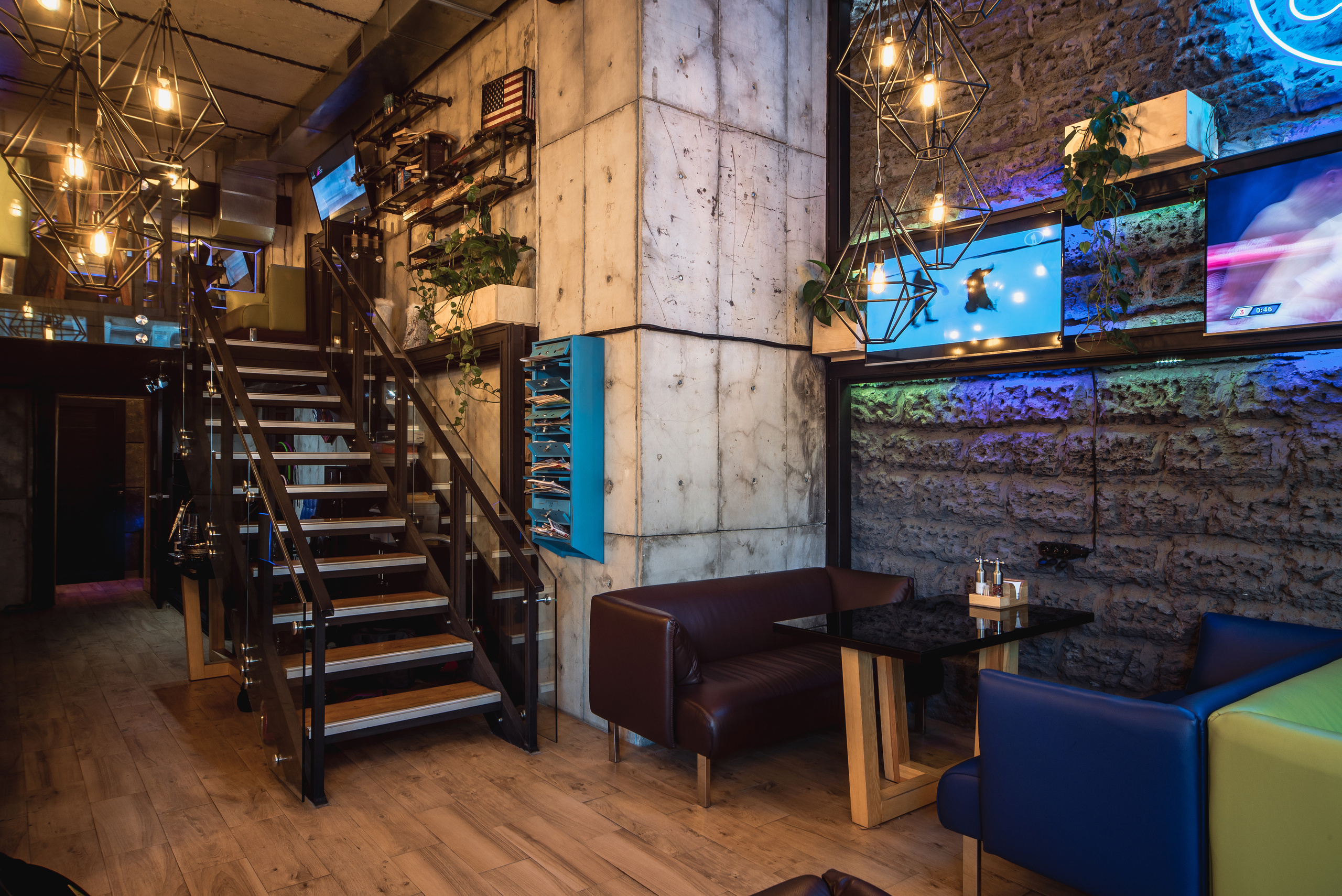 Съемка для портфолио дизайн-бюро ATMOSFERA - кафе "LOFT" в Ялте. Фотограф интерьеров Фотосъемка рекламы в Ялте и по Крыму