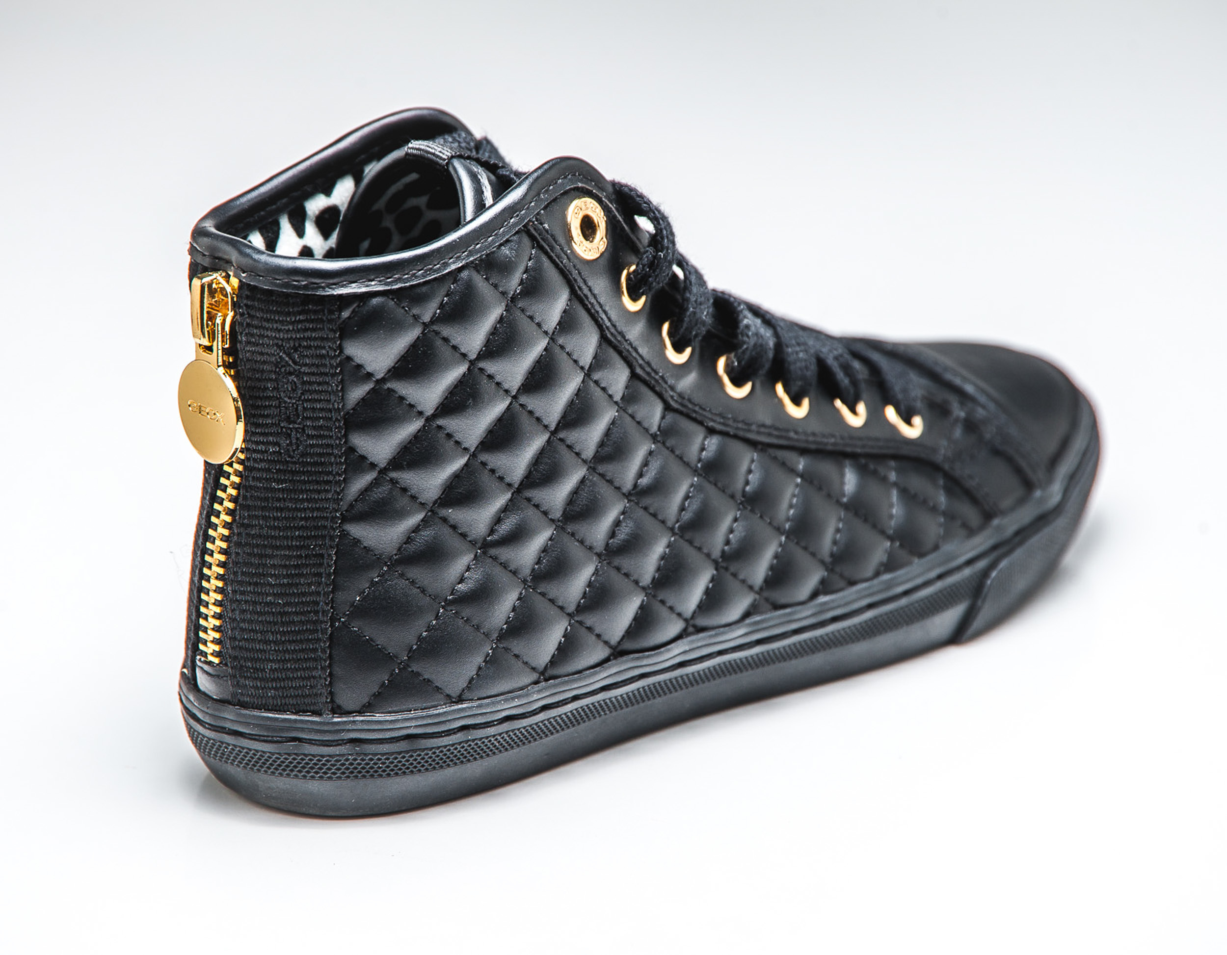 Фотосъемка обуви для каталога и сайта магазина. Фотограф интерьеров Фотосъемка рекламы в Ялте и по Крыму