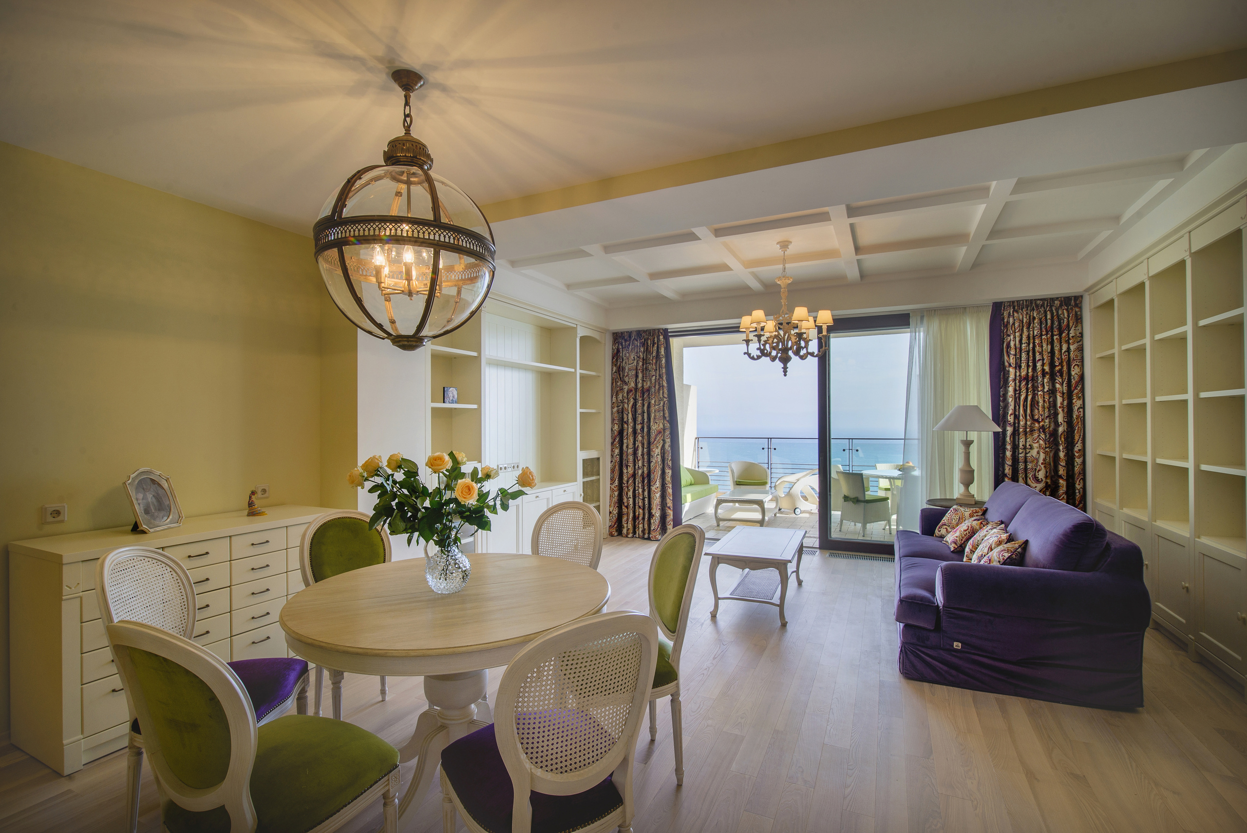 Фотосессия квартиры в жилом комплексе Omega по заказу дизайн-студии Вellarte. Фотограф интерьеров Фотосъемка рекламы в Ялте и по Крыму