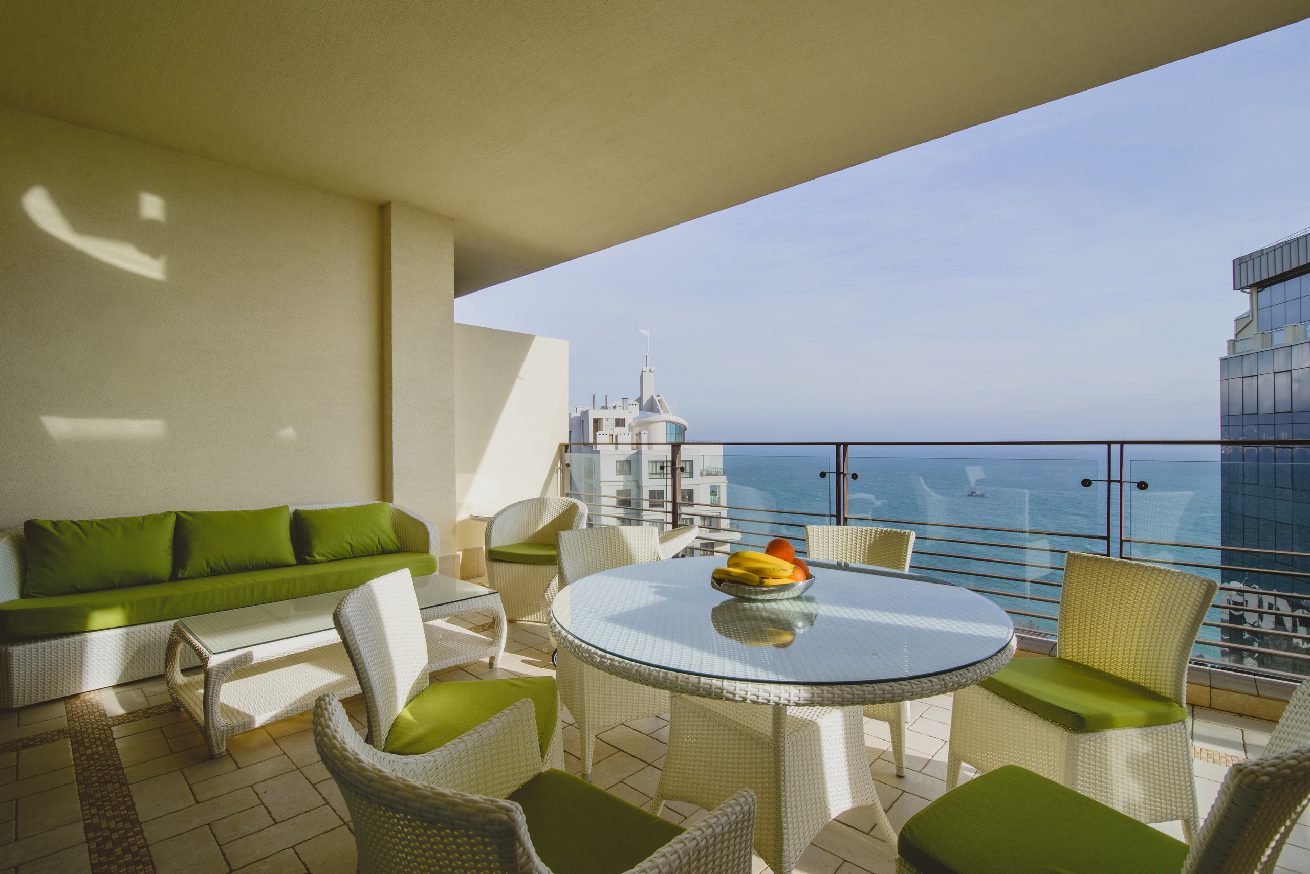 Фотосессия квартиры в жилом комплексе Omega по заказу дизайн-студии Вellarte. Фотограф интерьеров Фотосъемка рекламы в Ялте и по Крыму