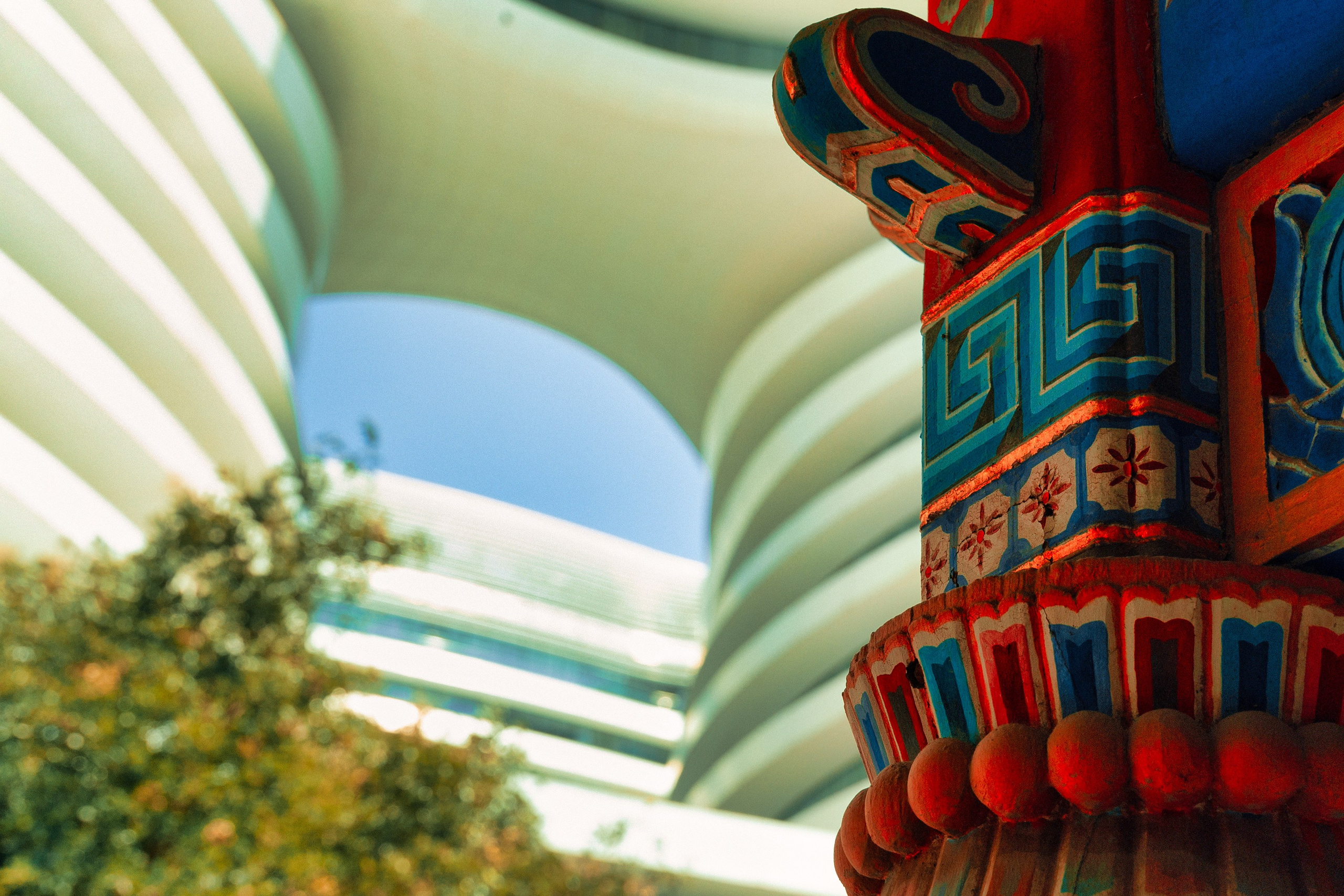 Пекин. Переплетение древней и современной архитектуры.