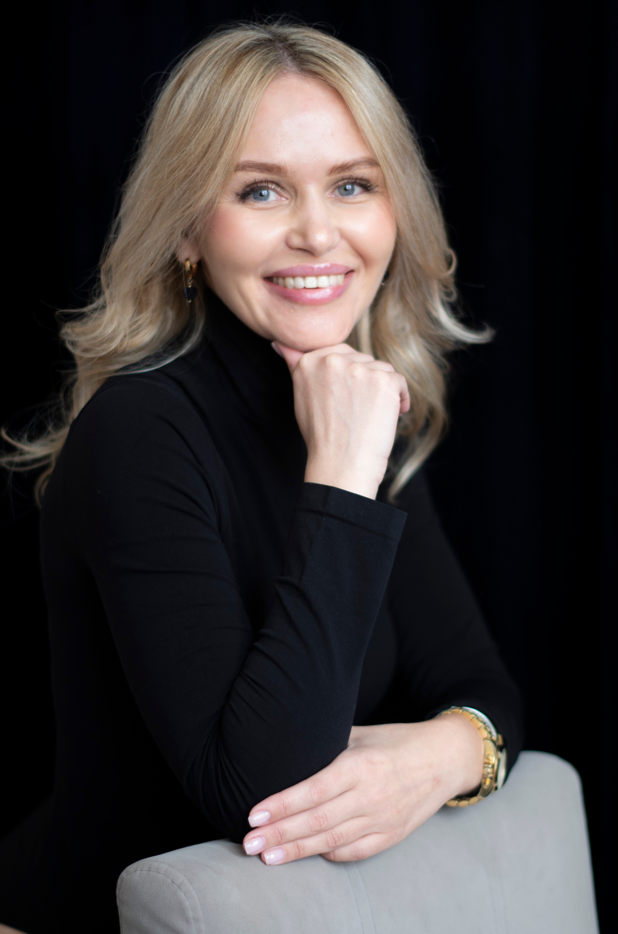 Женский портрет: classic. Фотограф Марина Доглядная Челябинск фотосессии с лошадьми, мотоциклами