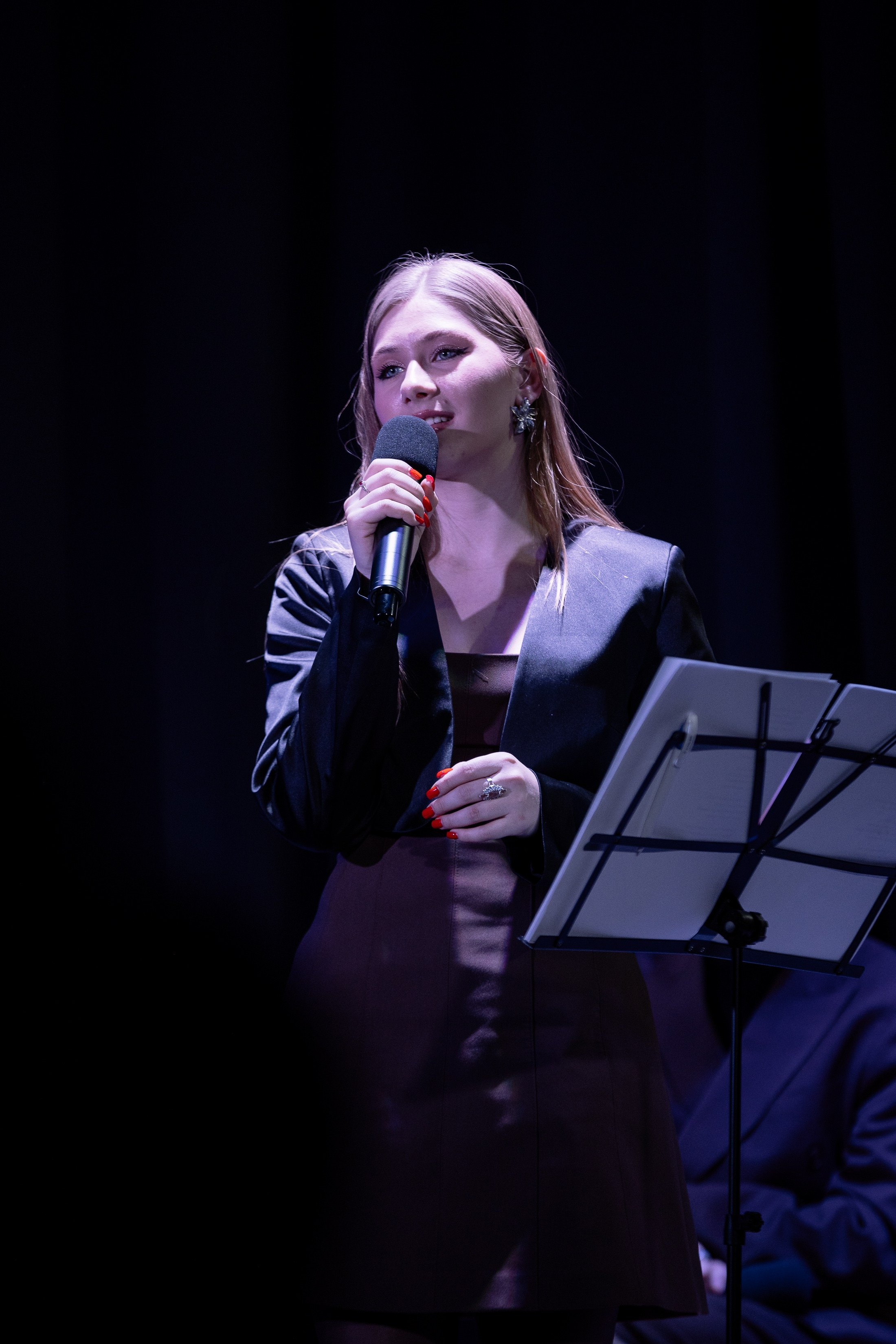 Поэтический вечер с Игорем Бушмелевым и Никой Станиславчик. Фотограф Юлия Мальцева