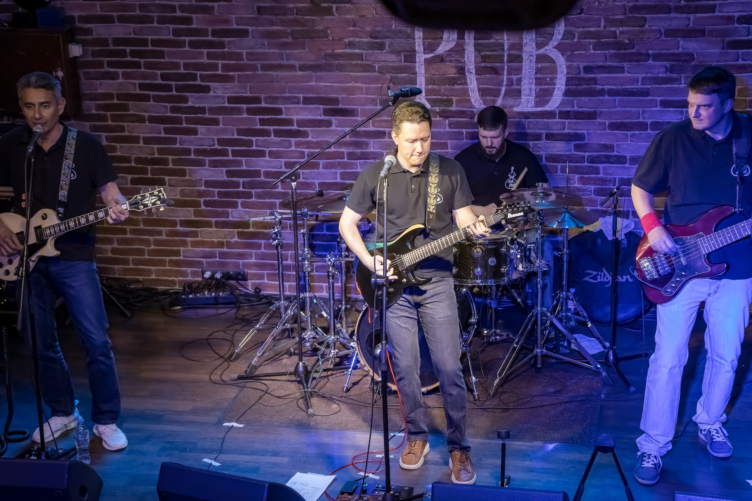 LifePub 29.03.2023. Московская кавер-группа BankBand