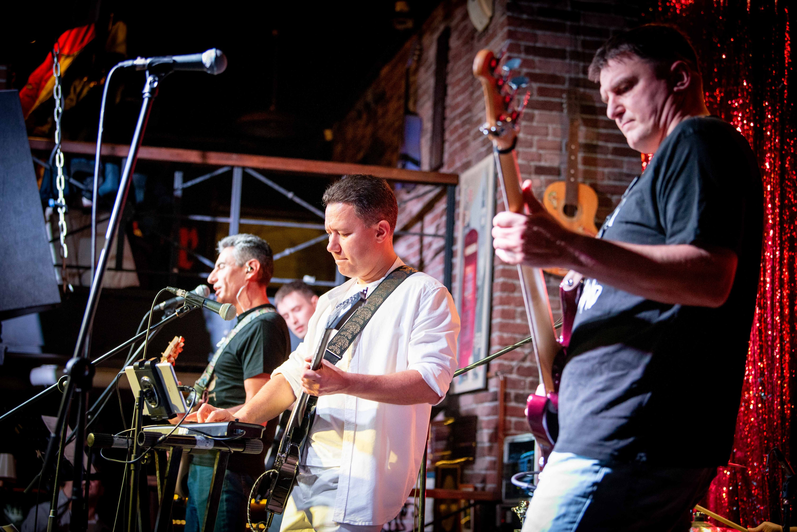 LifePub 16.12.2024. Московская кавер-группа BankBand