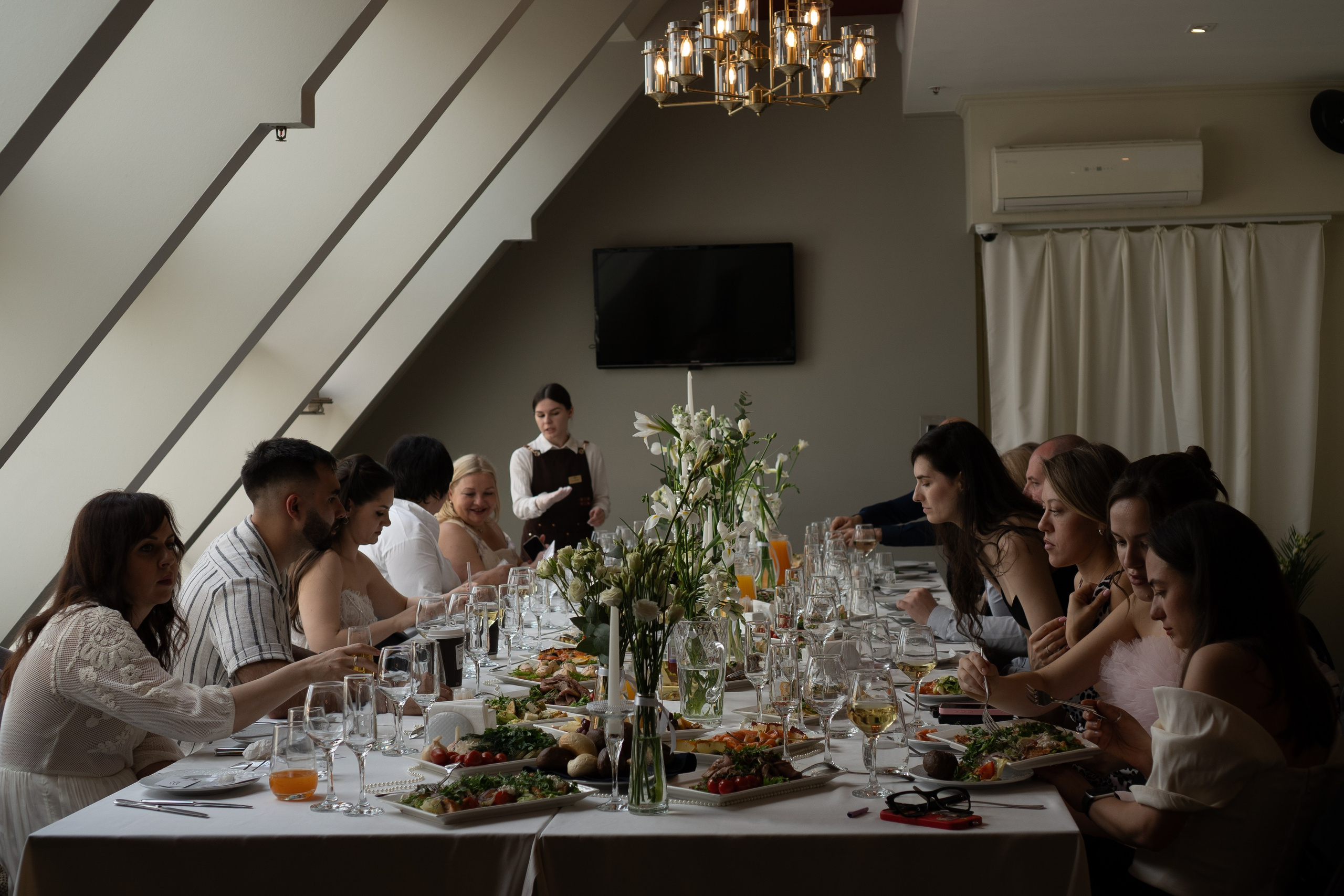 СВАДЕБНЫЙ БАНКЕТ НА ВЛАДИМИРСКОЙ В САНКТ-ПЕТЕРБУРГЕ (КАМЕРНАЯ СВАДЬБА). Профессиональный фотограф, Санкт-Петербург — Виктория Богомолова