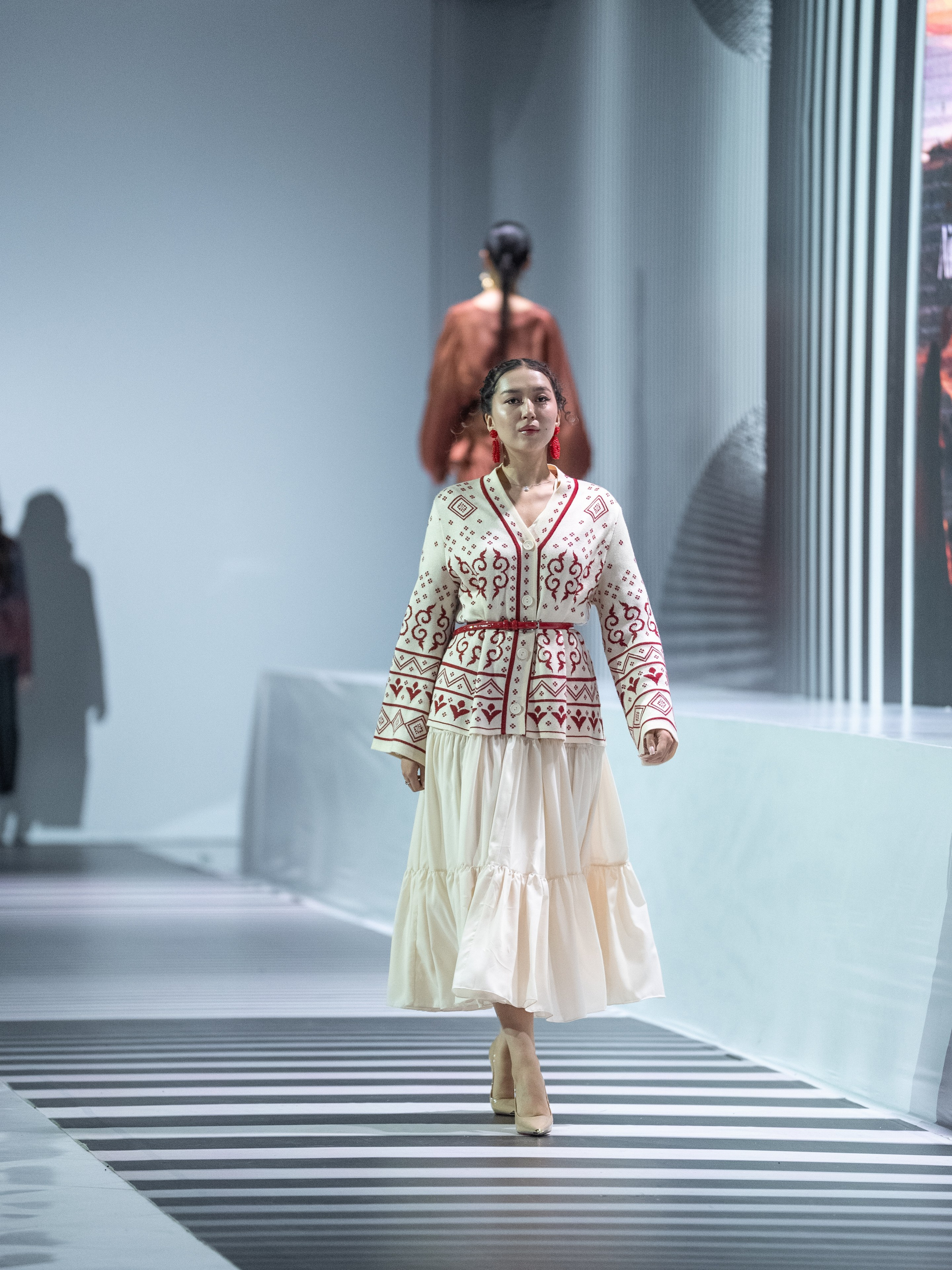 Brand AINASH QARA. Сайт Алматинского НЮ АРТ, будуар и фэшн фотографа Дениса Карпенко