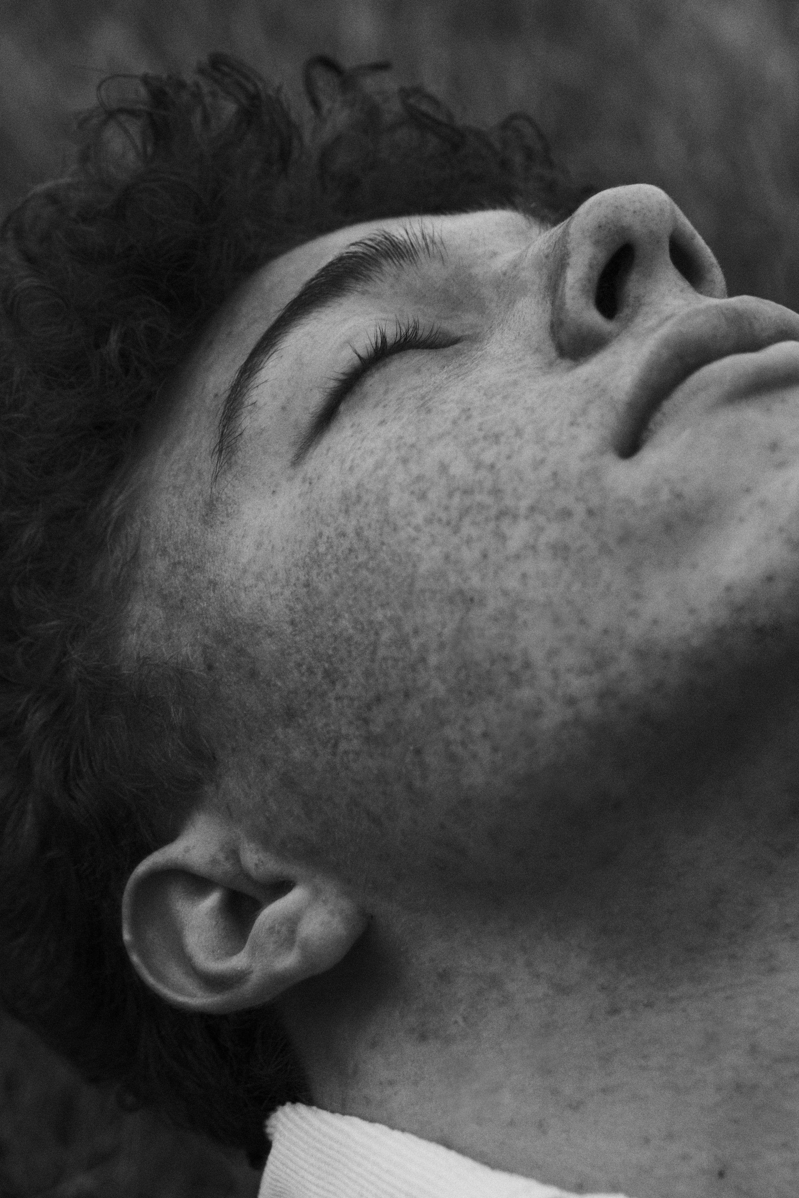 Мальчик с яблоком. Gerasko Aleks — Портрет, кричащий тишиной