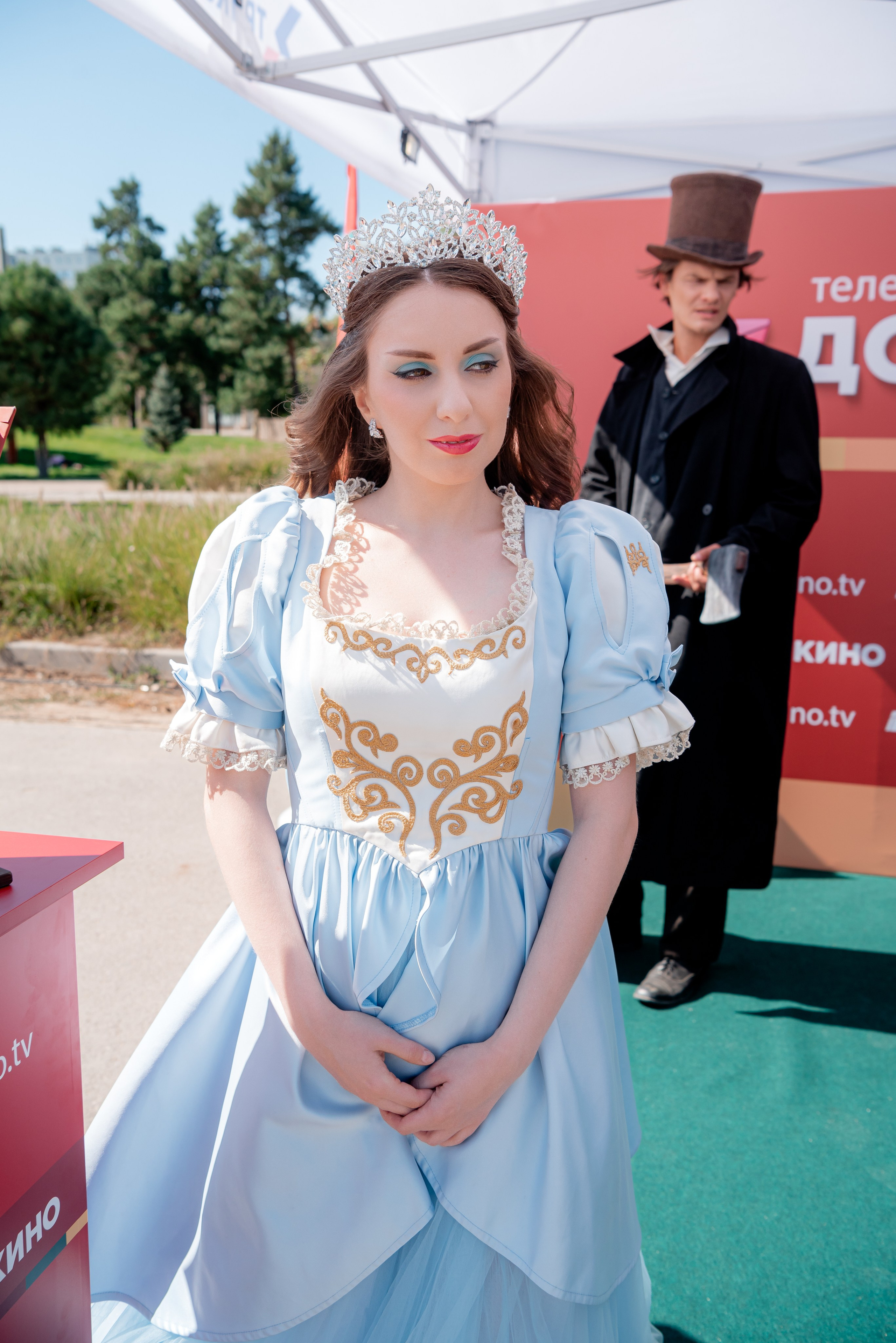 Портретные фото с артистами в палатке Триколор Дом Кинов на день города Волгоград. Фотограф в Волгограде и Волжском Александр Горбань