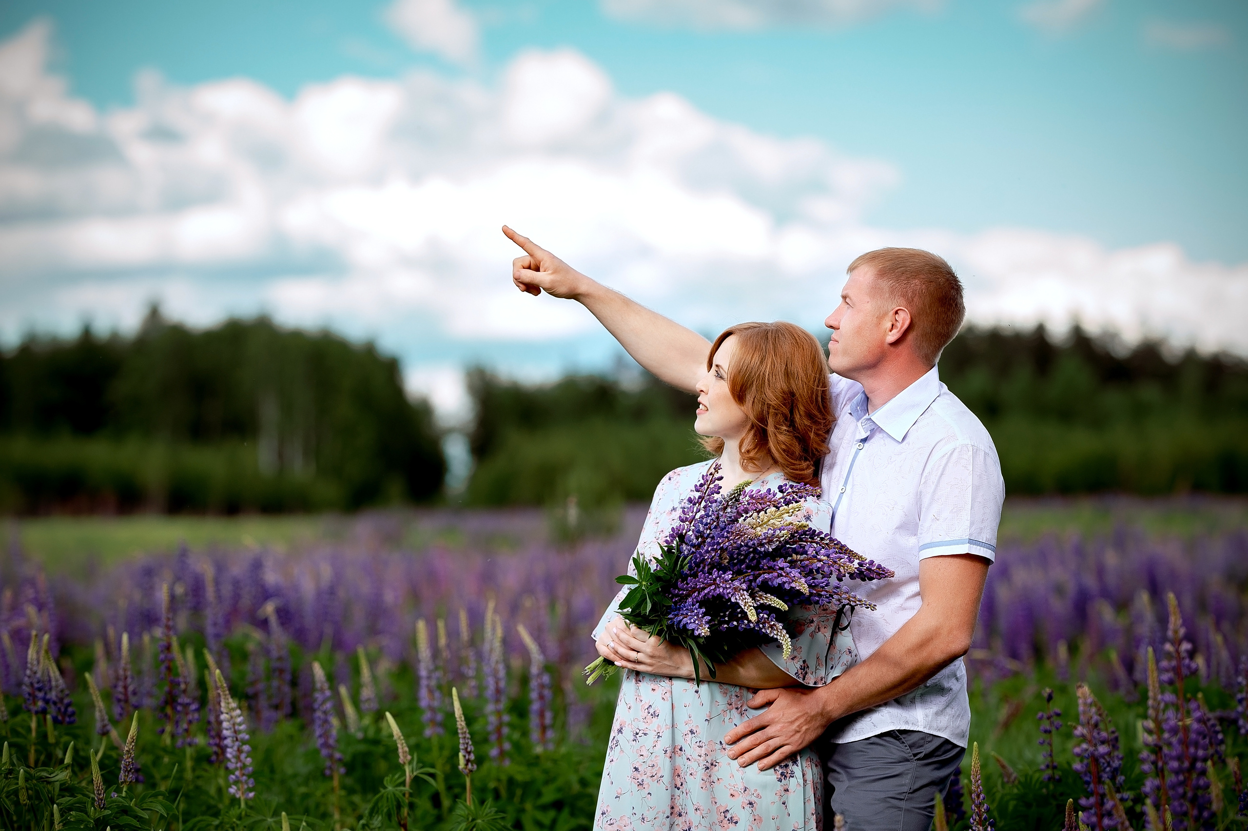 Фотосессия "В ожидании" на природе в Щелково. Цветение люпинов. Свадебный и семейный фотограф Виктория Носачёва. Щелково, Москва и МО