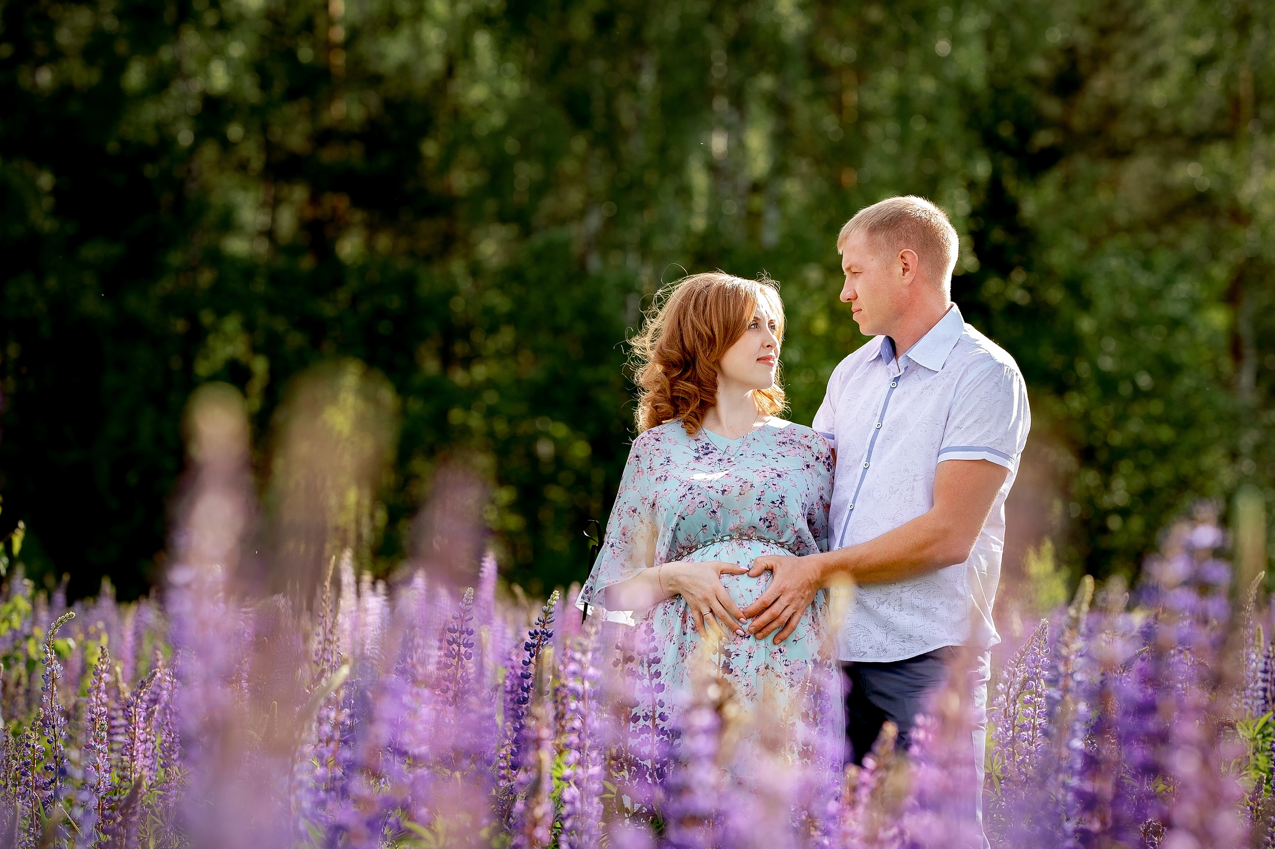 Фотосессия "В ожидании" на природе в Щелково. Цветение люпинов. Свадебный и семейный фотограф Виктория Носачёва. Щелково, Москва и МО