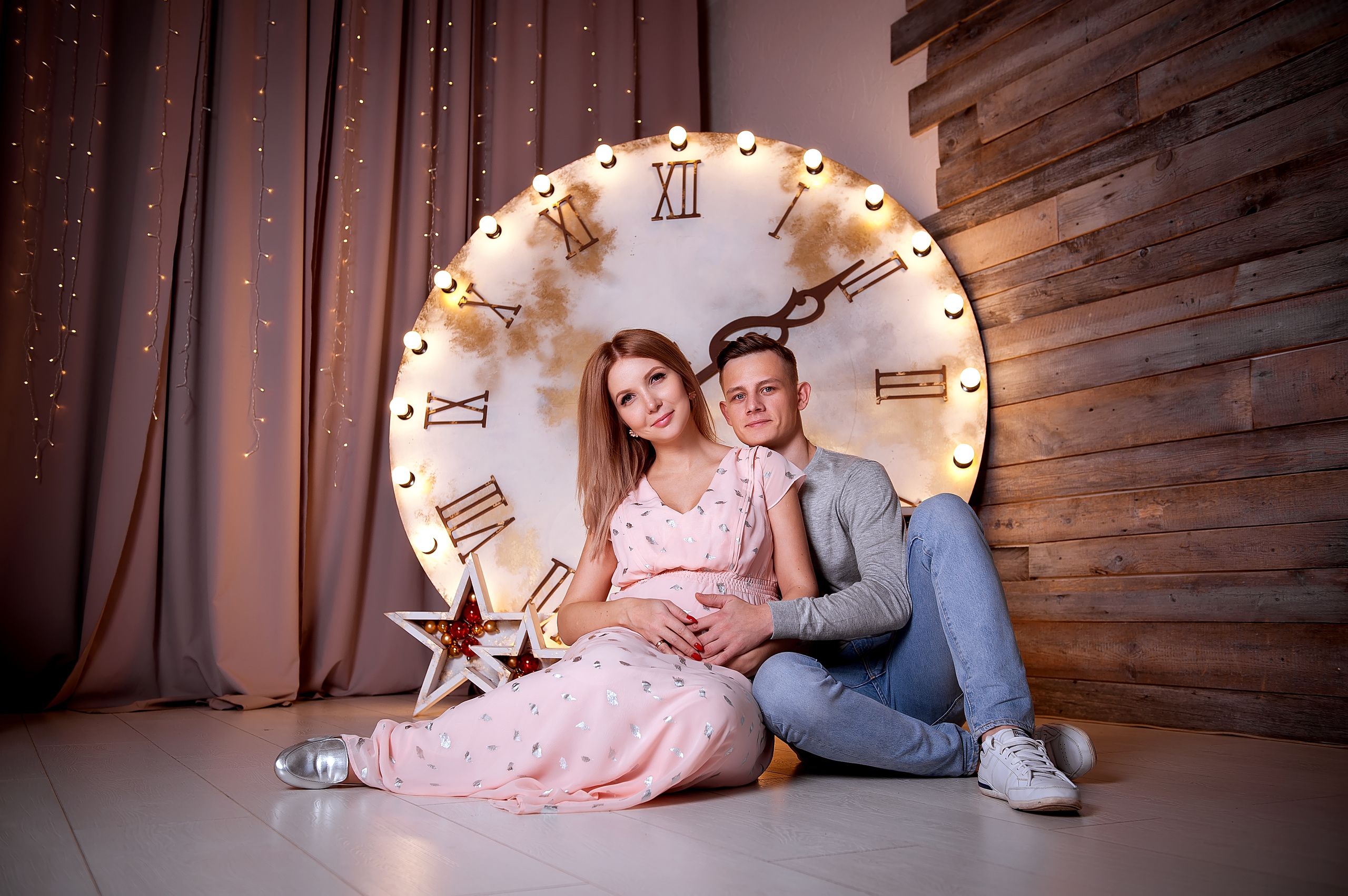 Семейная фотосессия в ожидании малыша в фотостудии Зефир в Москве. Свадебный и семейный фотограф Виктория Носачёва. Щелково, Москва и МО