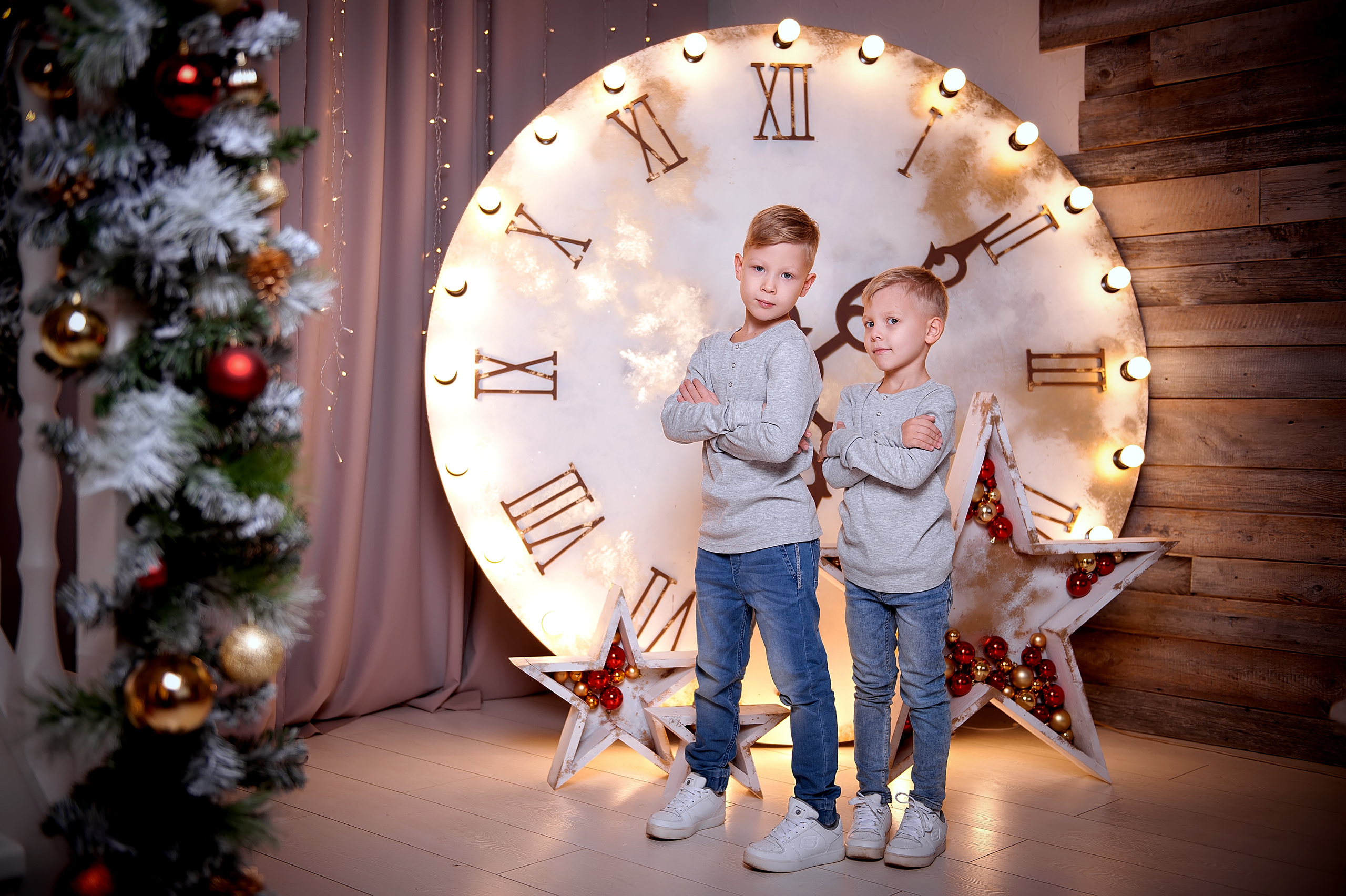 Семейная фотосессия в ожидании малыша в фотостудии Зефир в Москве. Свадебный и семейный фотограф Виктория Носачёва. Щелково, Москва и МО