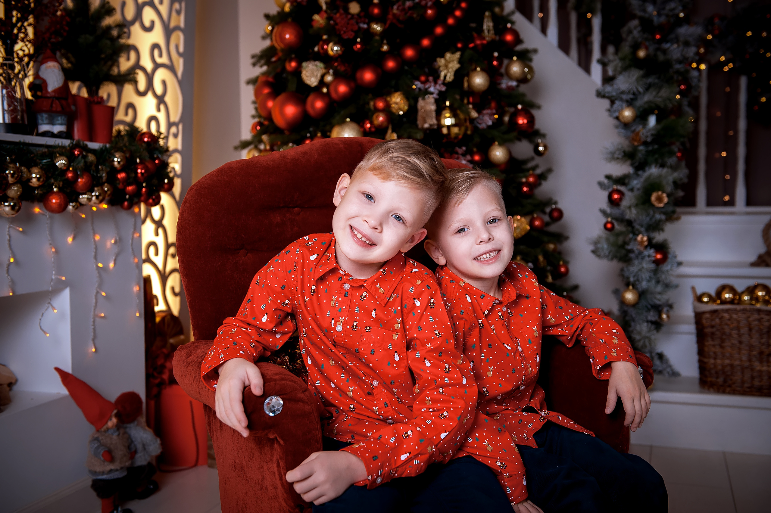 Семейная фотосессия в ожидании малыша в фотостудии Зефир в Москве. Свадебный и семейный фотограф Виктория Носачёва. Щелково, Москва и МО