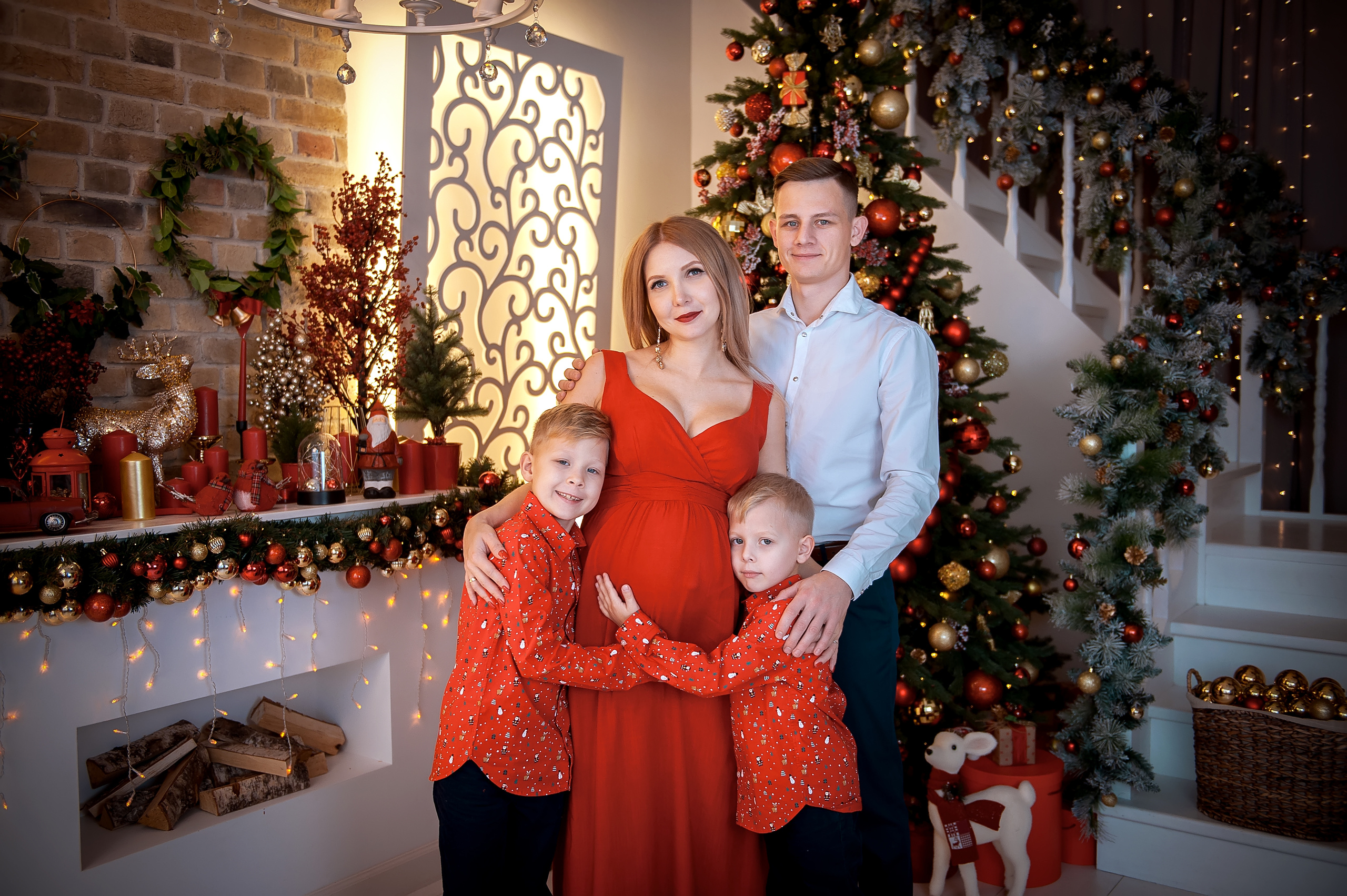 Семейная фотосессия в ожидании малыша в фотостудии Зефир в Москве. Свадебный и семейный фотограф Виктория Носачёва. Щелково, Москва и МО