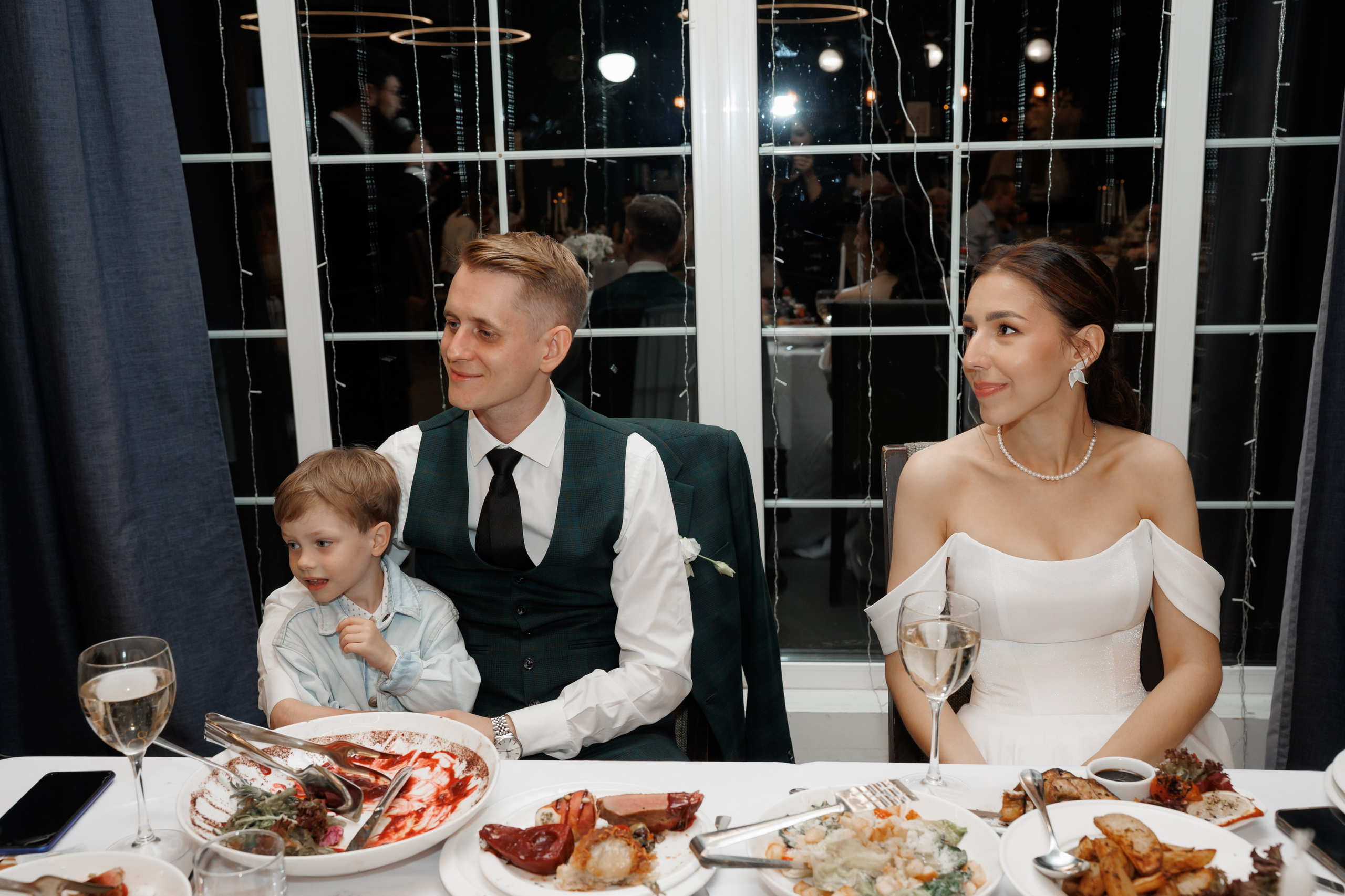 Регистрация в отеле Fish Point, ЗАГС Бутово, прогулка в Остафьево. Свадебный и репортажный фотограф (Москва, Королев и другие)