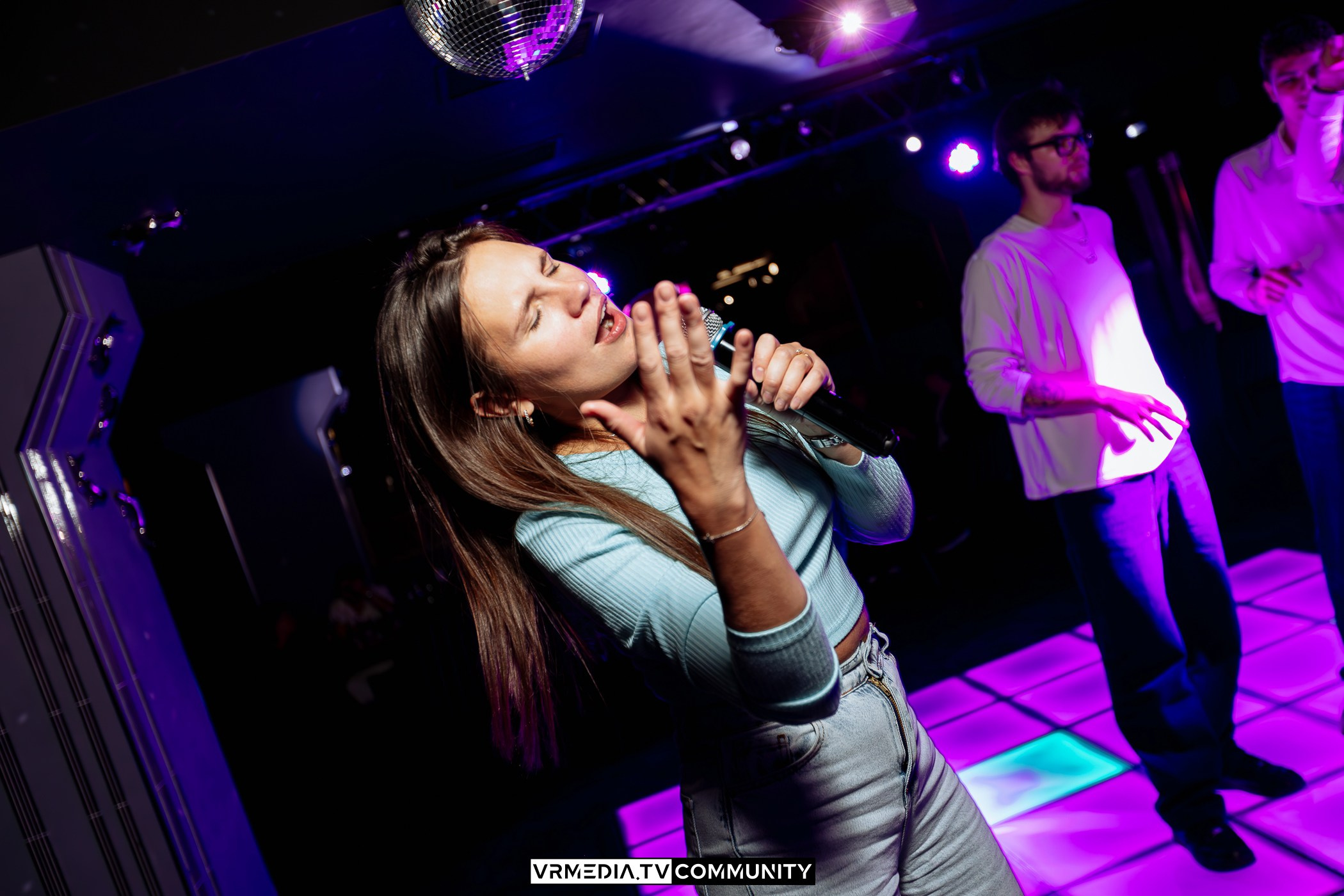 Караоке-бар «Volna»: Friends day или день дружбана