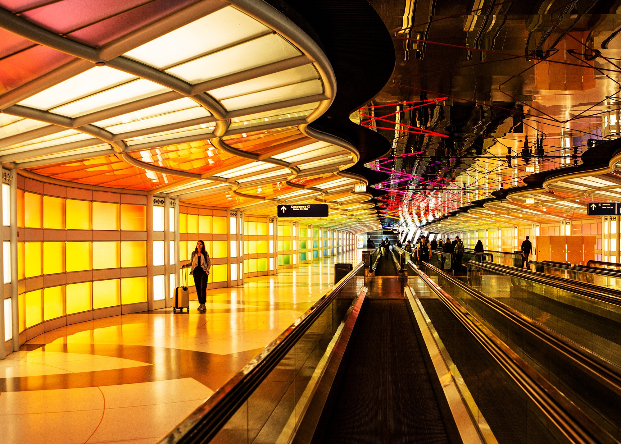 Самолетом, поездом, автомобилем. Фотограф Владимир Остапенко