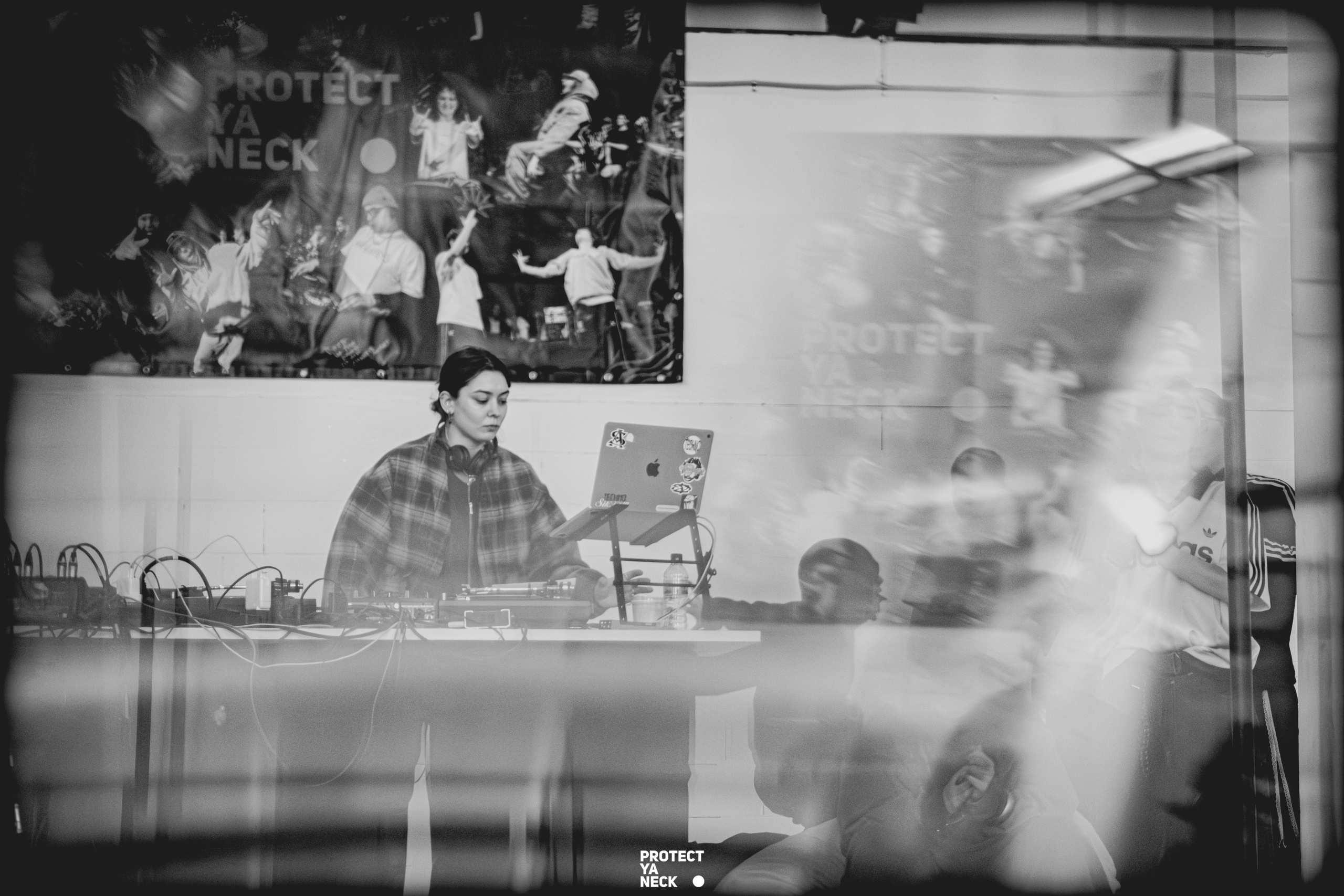 PROTECT YA NECK 22/03 (@youlovebu). Соня бу тебя сфоткала
