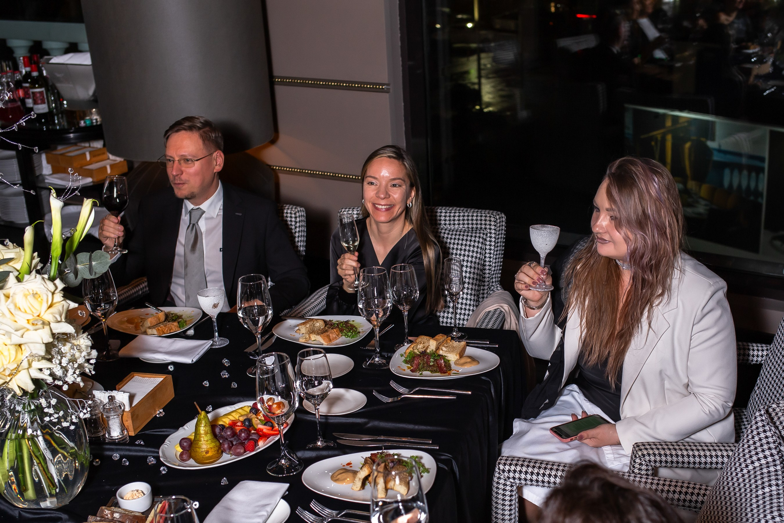 Корпоративный фотограф в Сочи и Сириусе — Премиум репортаж и тимбилдинги. Фотограф Сочи Адлер. Солькаева Анастасия