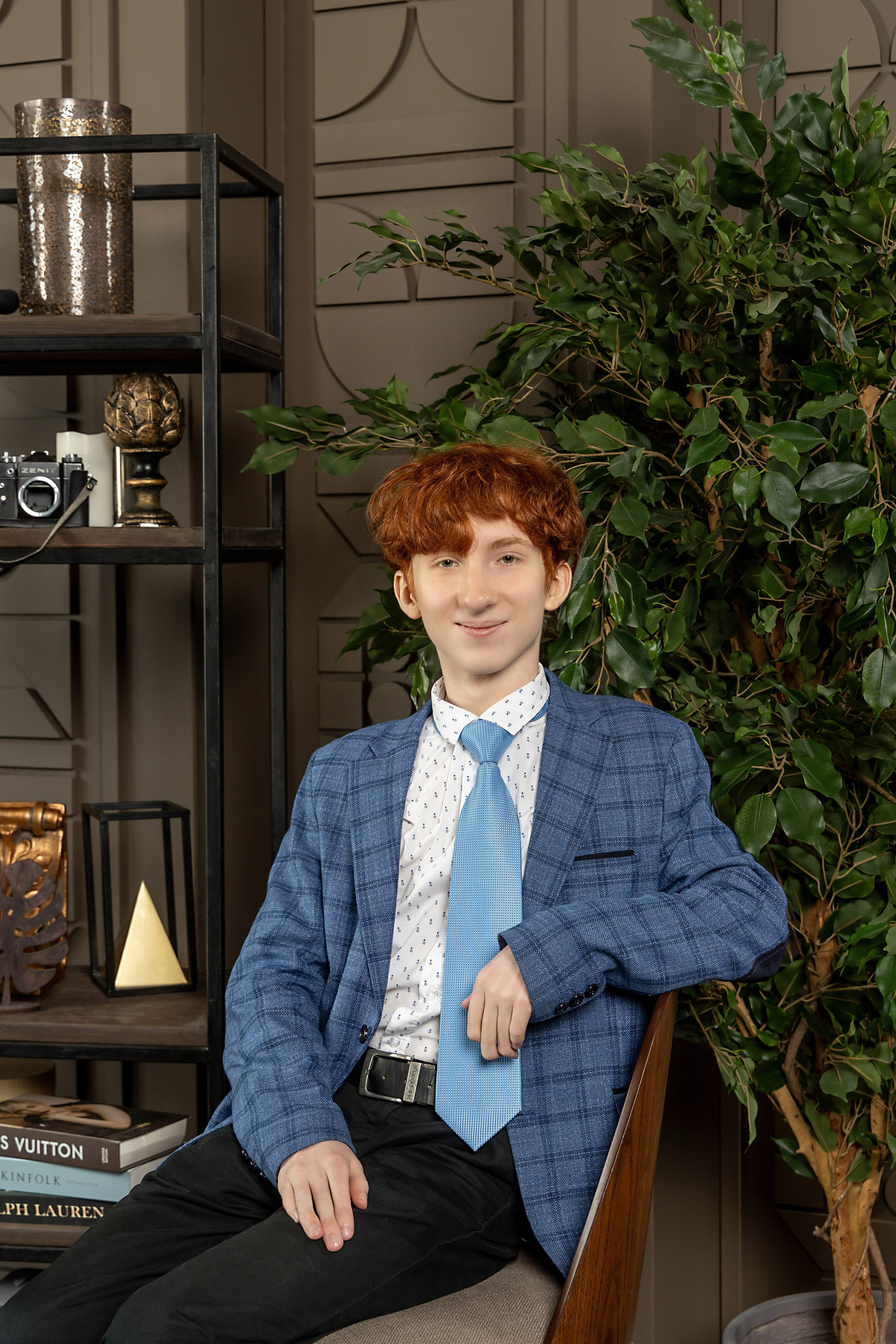 Зал «Тесла». Фотостудия для школьной фотосессии. Выпускные альбомы в Москве и Подмосковье