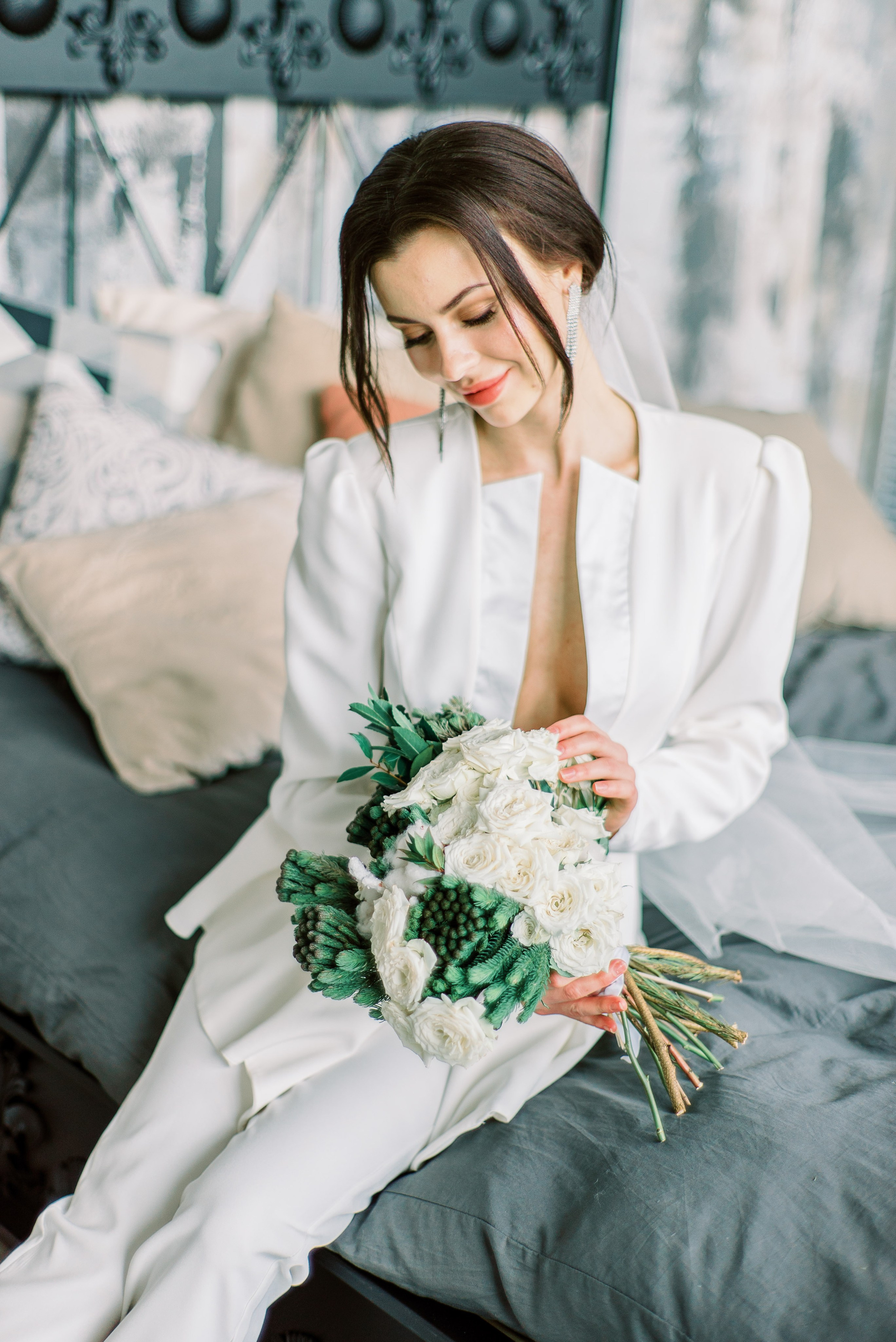 Свадебная зимняя фотосессия, со сборами в студии