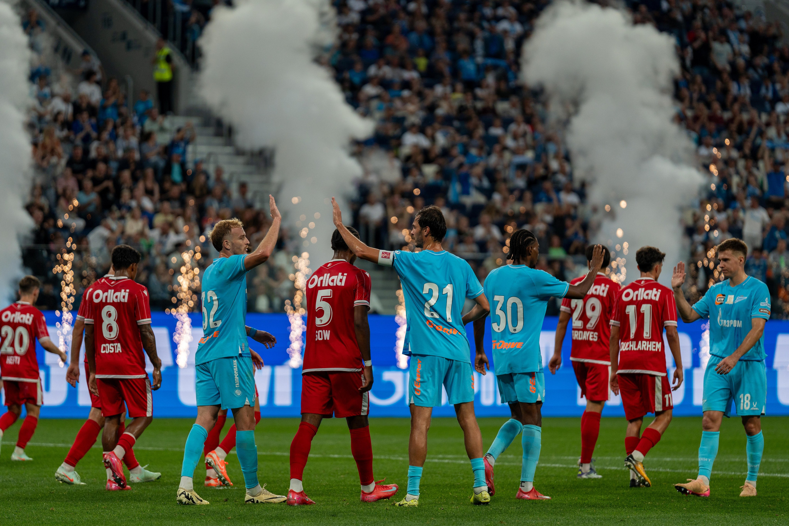 Игроки «Зенита» празднуют гол в матче с «Сьоном» на Газпром Арене, репортажная спортивная съёмка, спортивный фотограф Санкт-Петербург.