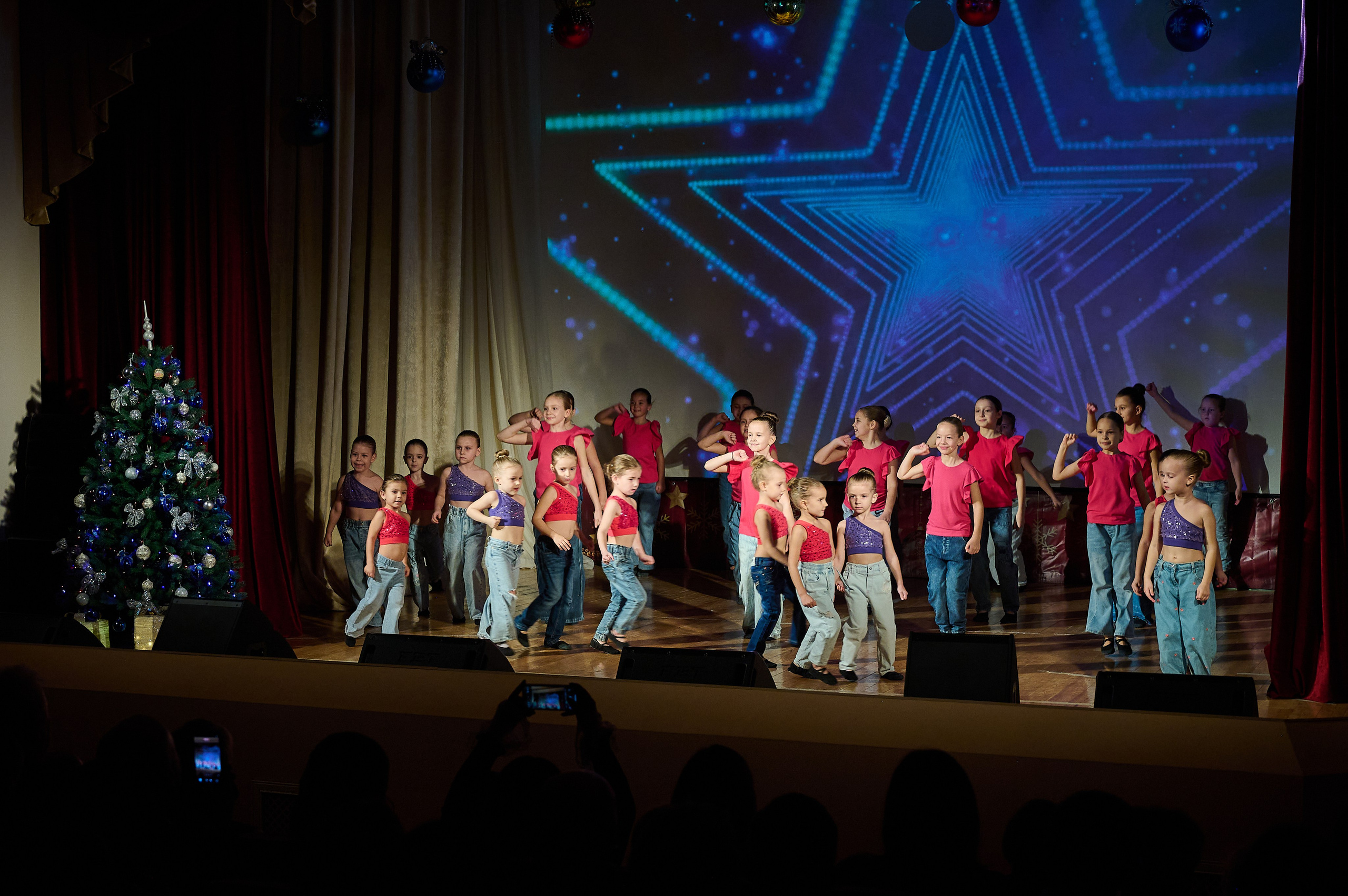 Концерт НГ В ДК. Жизнь курорта Кабардинка в фотографиях