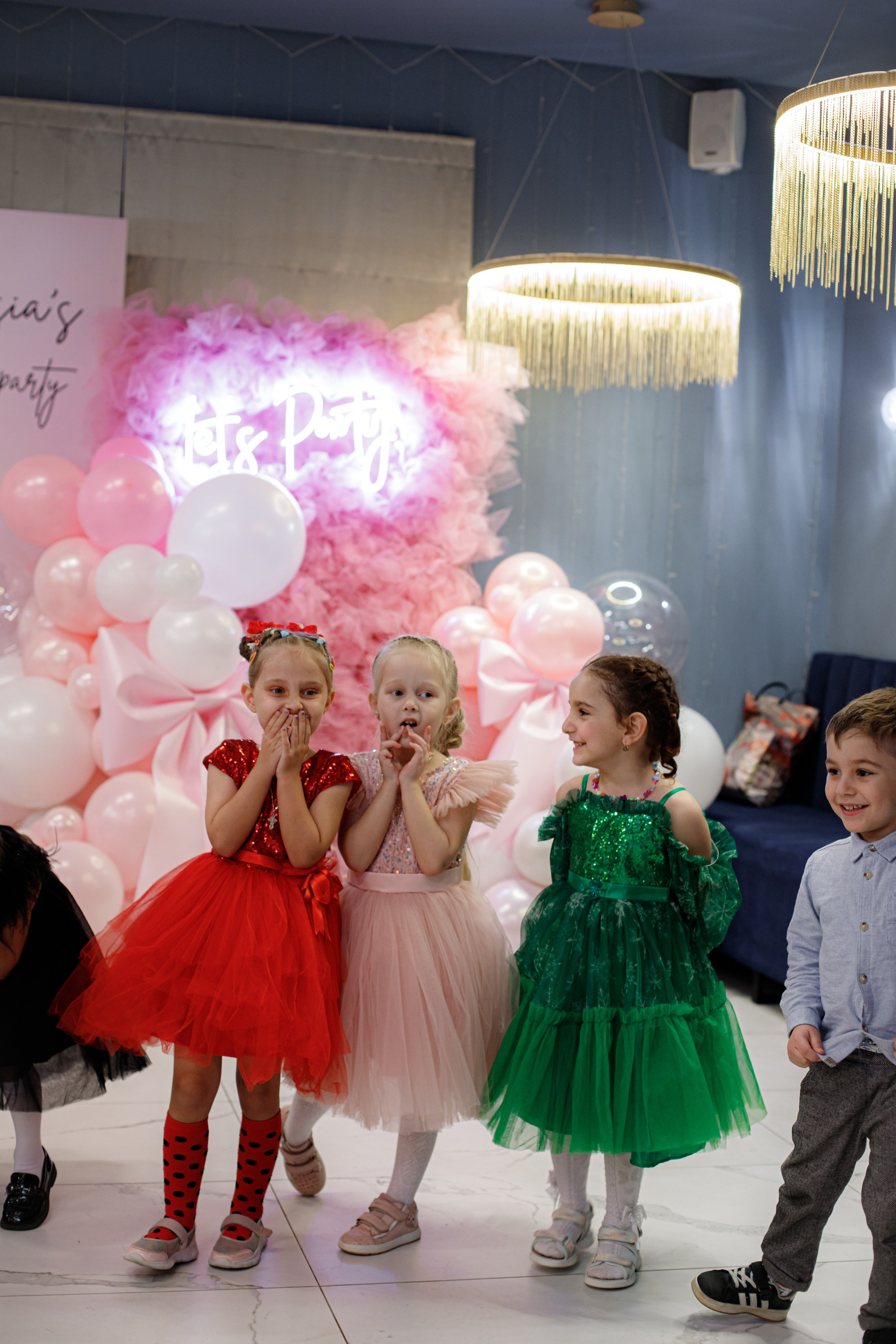 ASIA'S BIRTHDAY PARTY. Photokarish