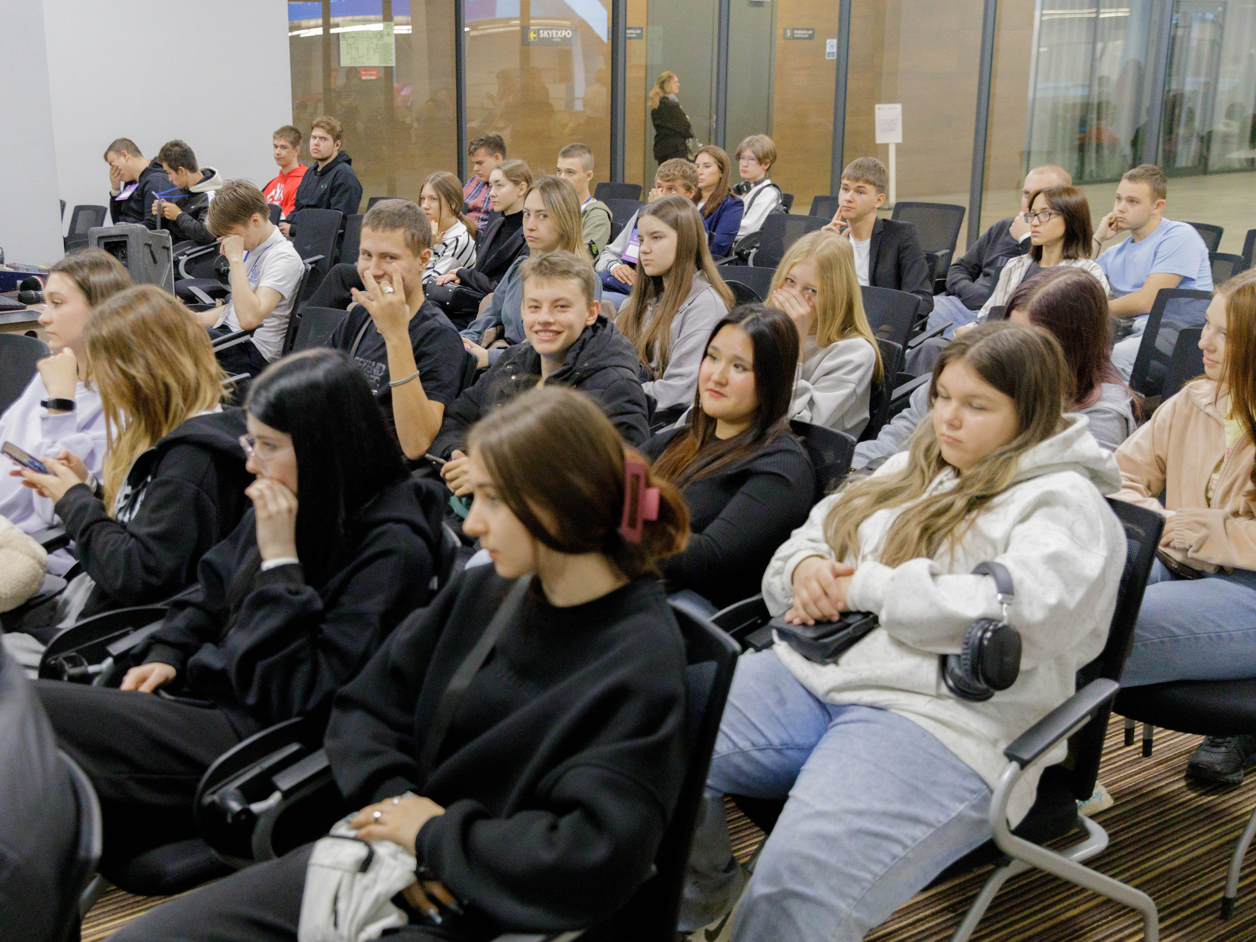 Семинары в рамках фестиваля беспилотных летательный аппаратов. Экспоцентр. Репортажный фотограф в Новосибирске Алена Помазунова