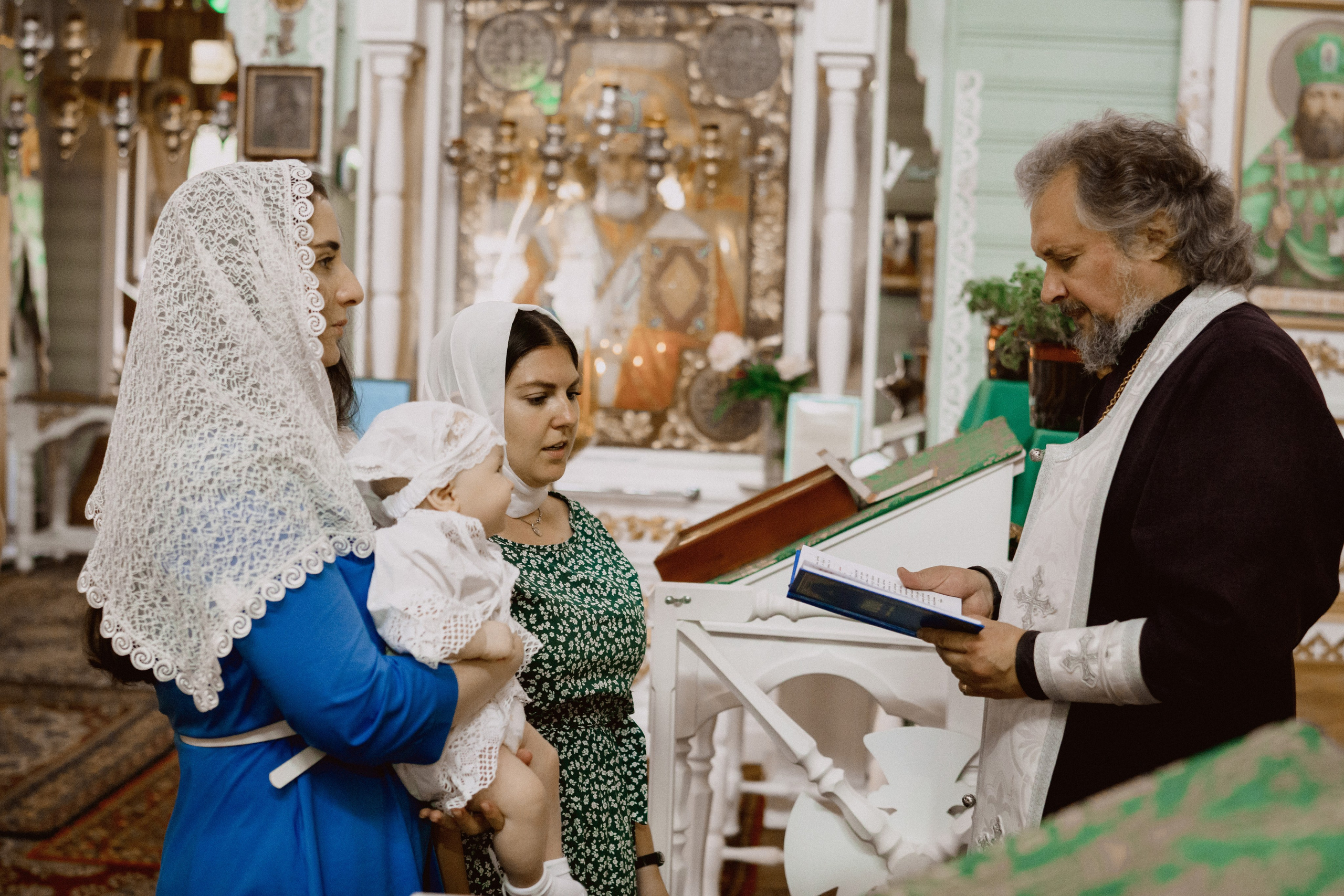 Крещение в храме Св. Спиридона Тримифунтского г. Ломоносов. Семейный фотограф и видеограф Алёна Ким