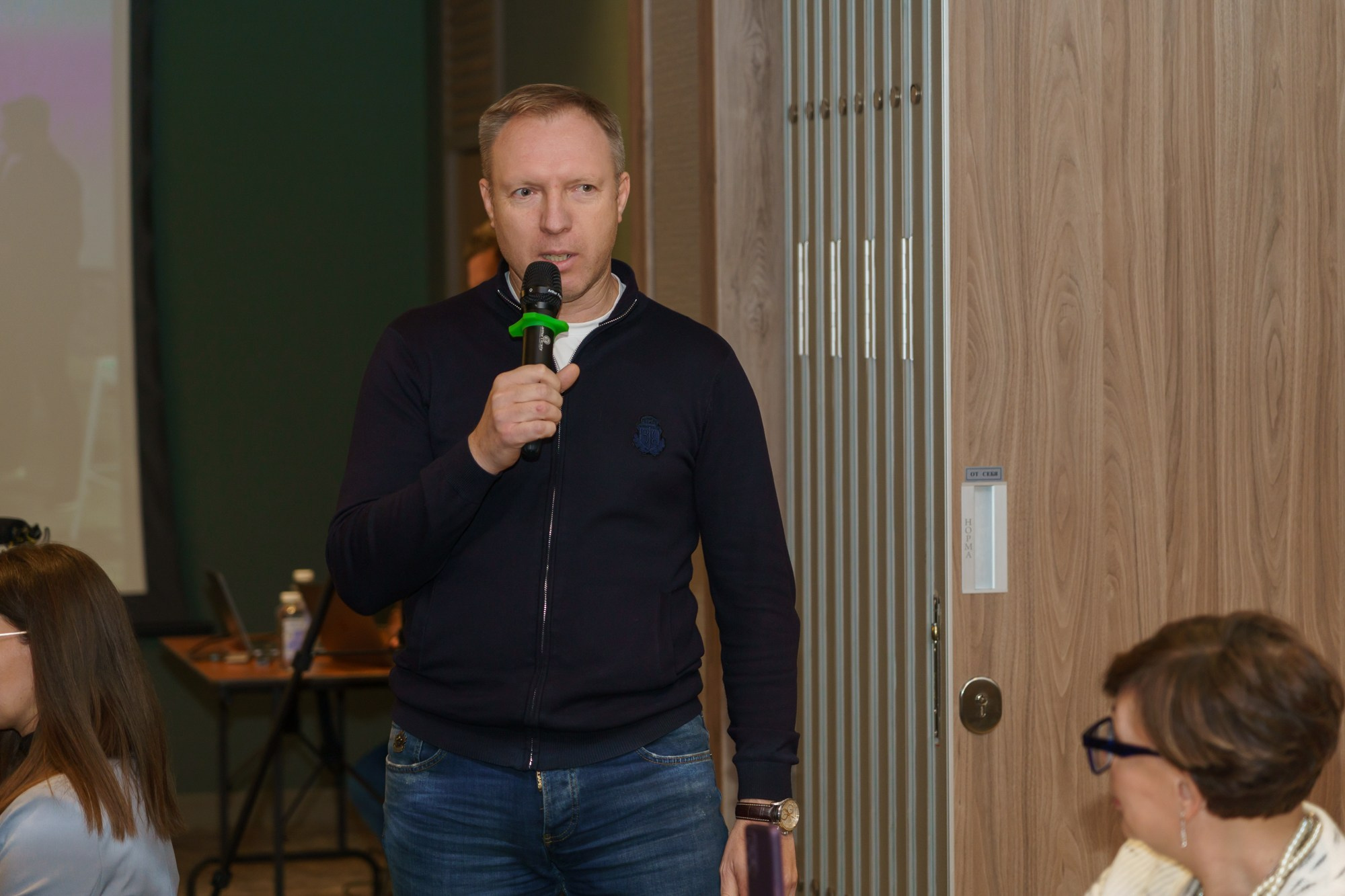 Выступление спикера. Photomantis