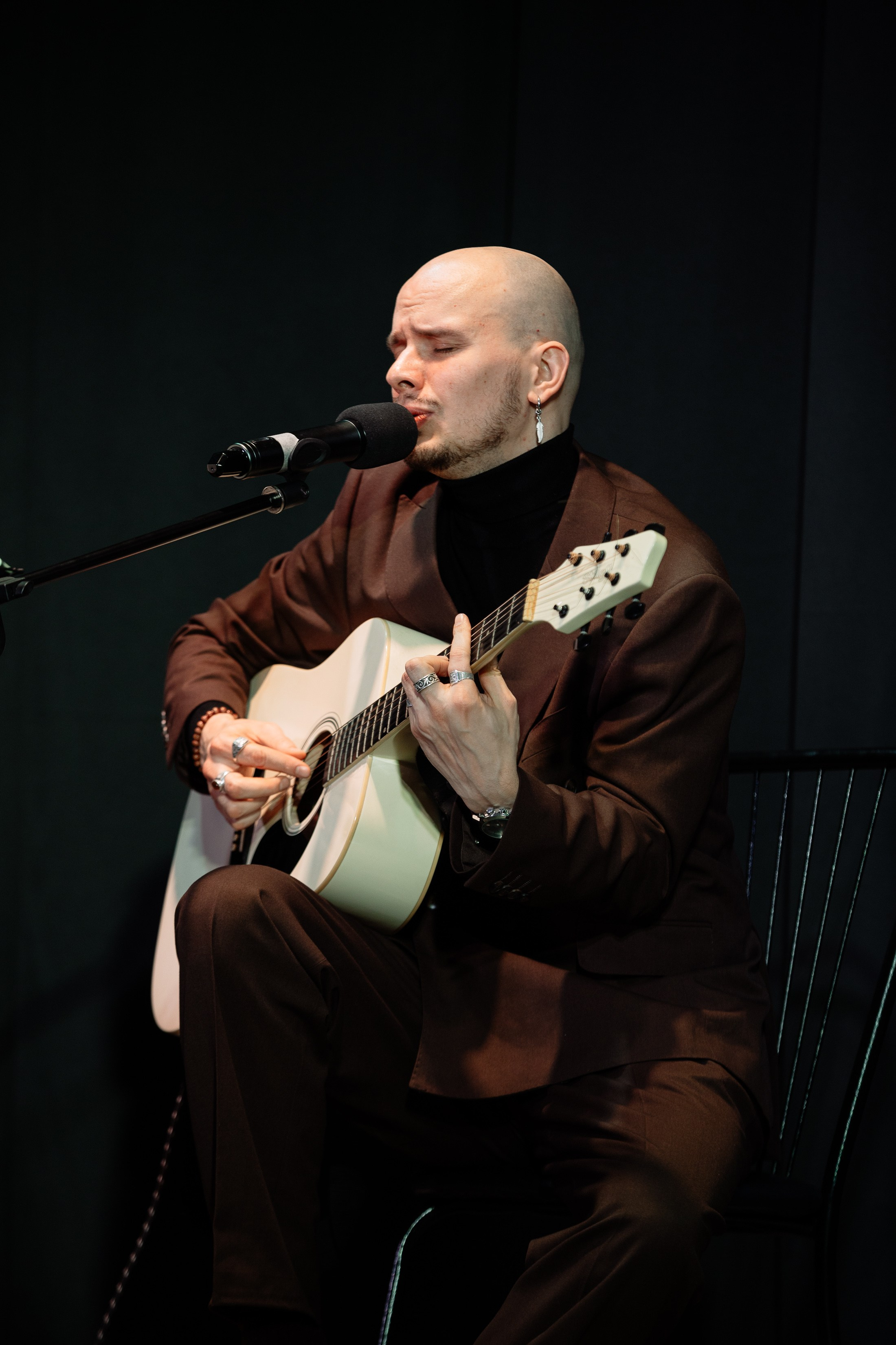 Поэтический вечер с Игорем Бушмелевым и Никой Станиславчик. Фотограф Юлия Мальцева