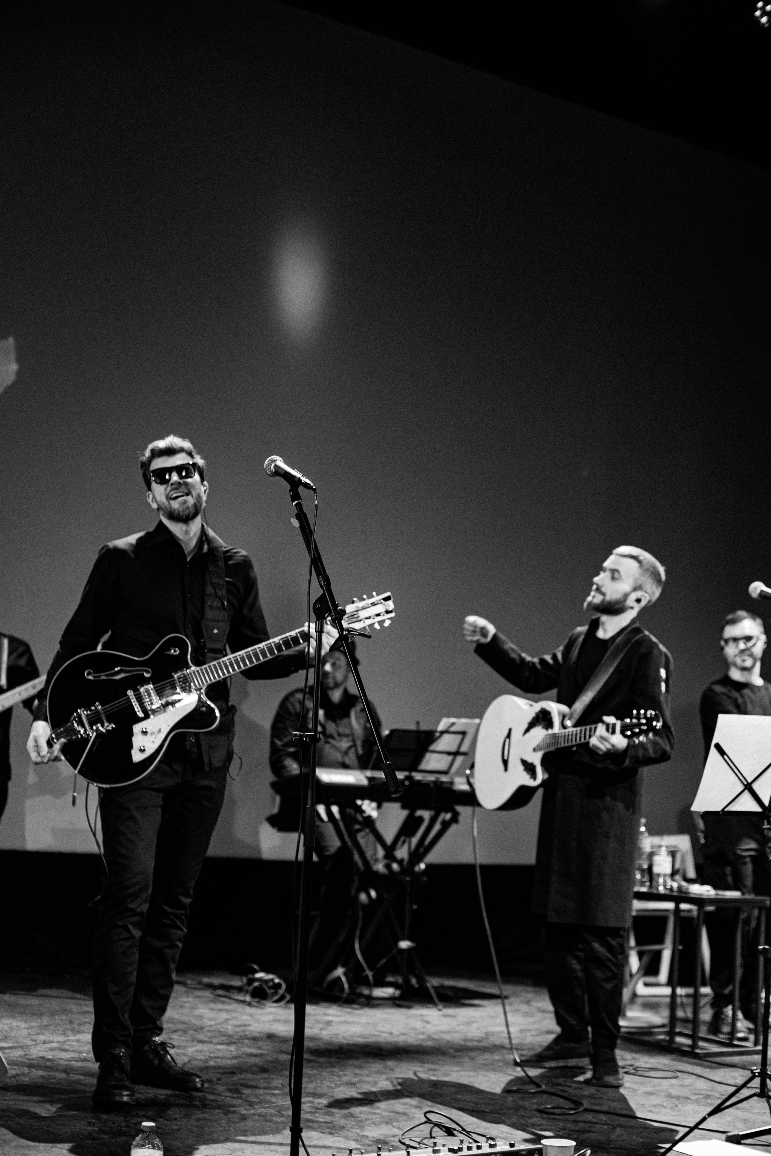 Рекорд. Герои нашего времени со струнным оркестром. Фотограф в Нижнем Новгороде