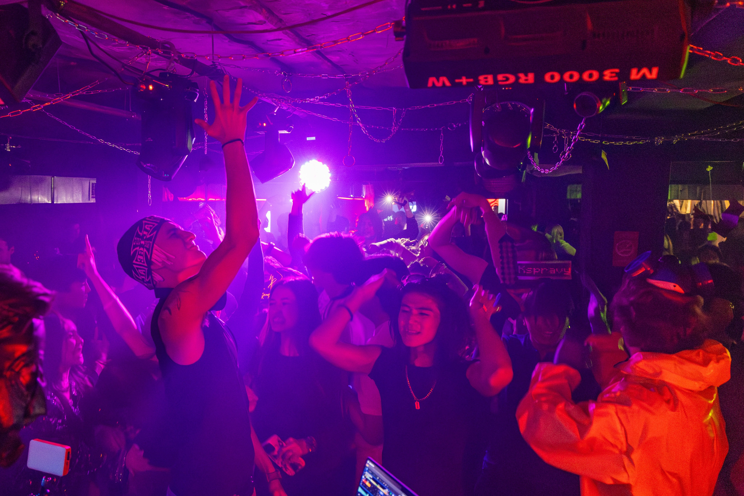 ВЫШКА WAVE — HALLOWEEN. Портретный фотограф в Алматы