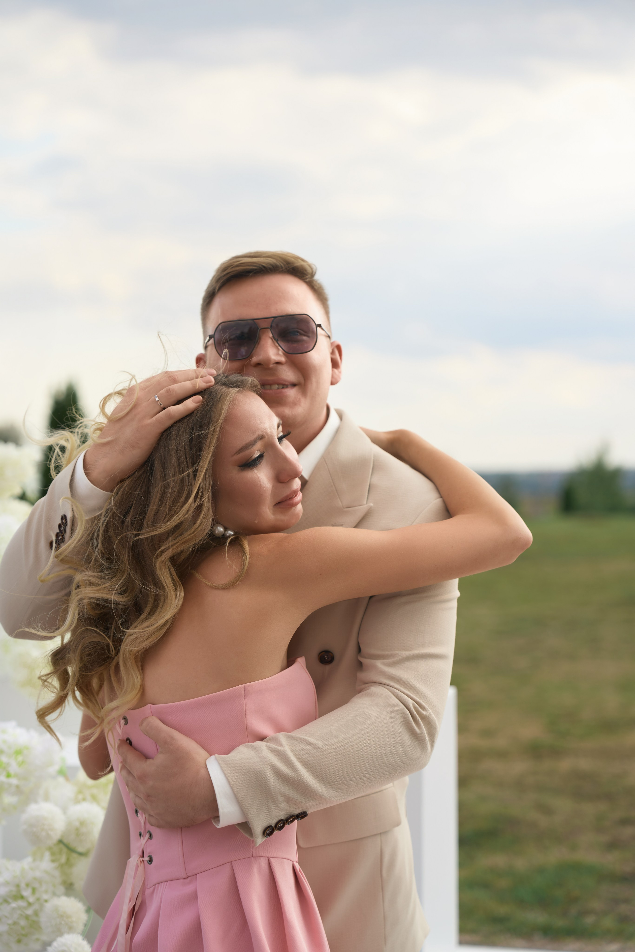 Свадебная фотосессия в «Гермесе» с белым моно-декором. Свадебный и коммерческий фотограф |Саратов Москва|