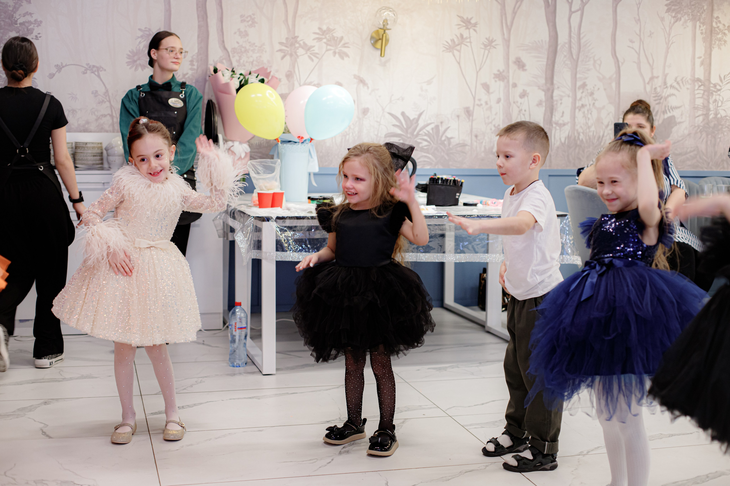 ASIA'S BIRTHDAY PARTY. Photokarish