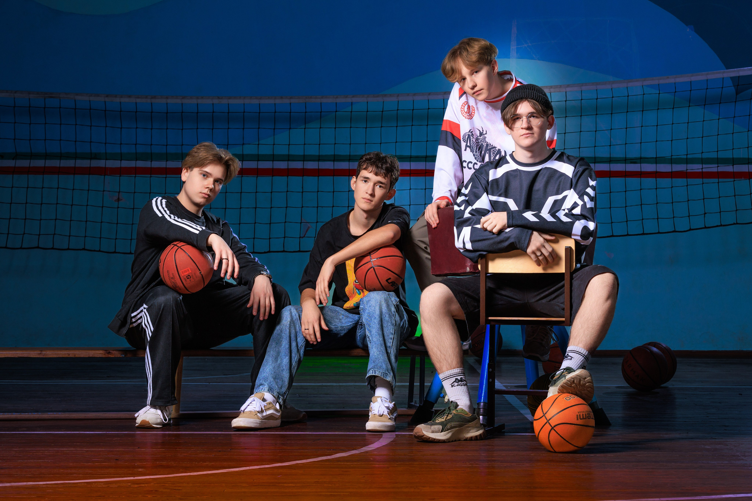 Смотреть фотки в спортзале. Выпускные альбомы Геленджик, Новороссийск, Краснодар, Туапсе